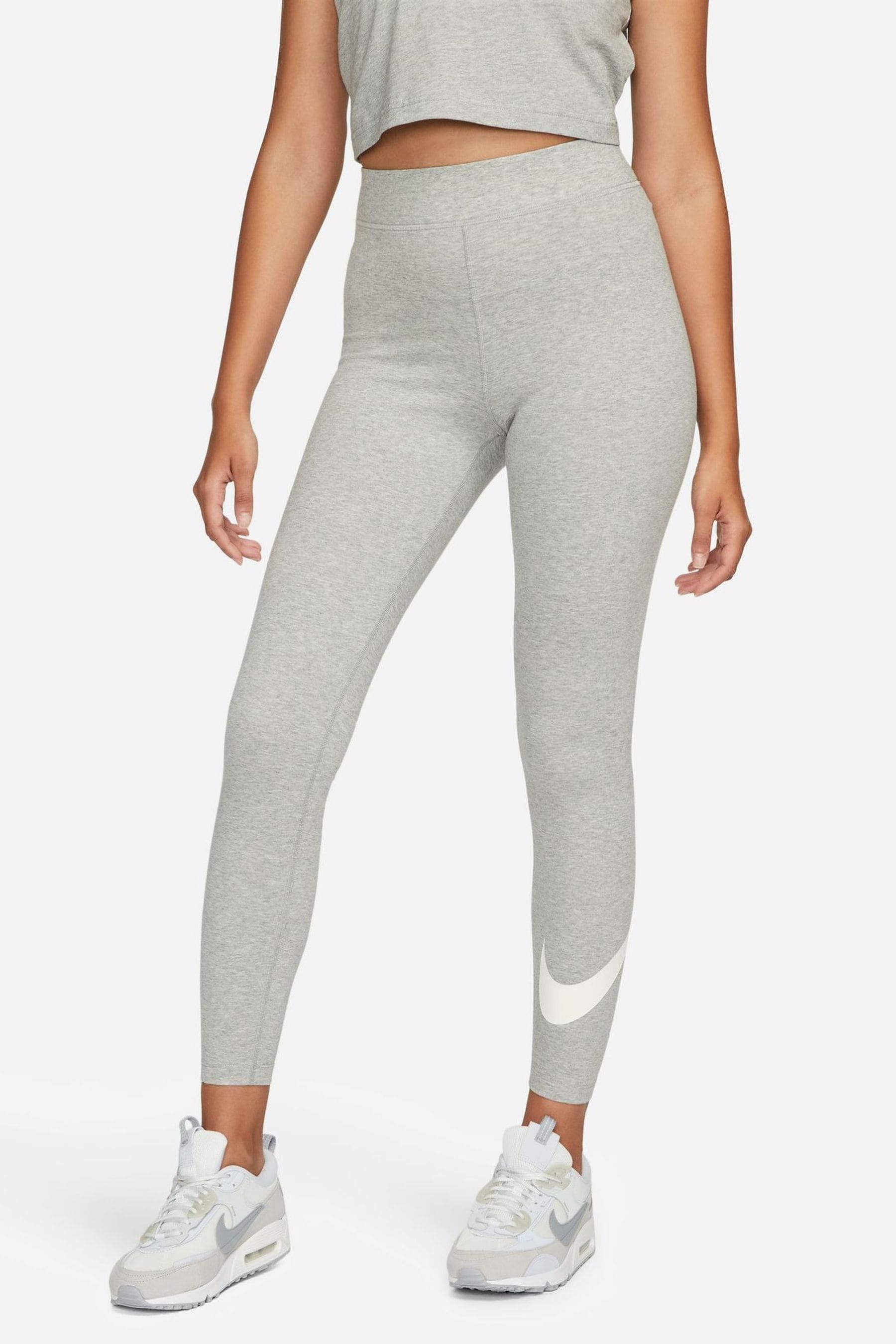 Nike hotsell logo legging