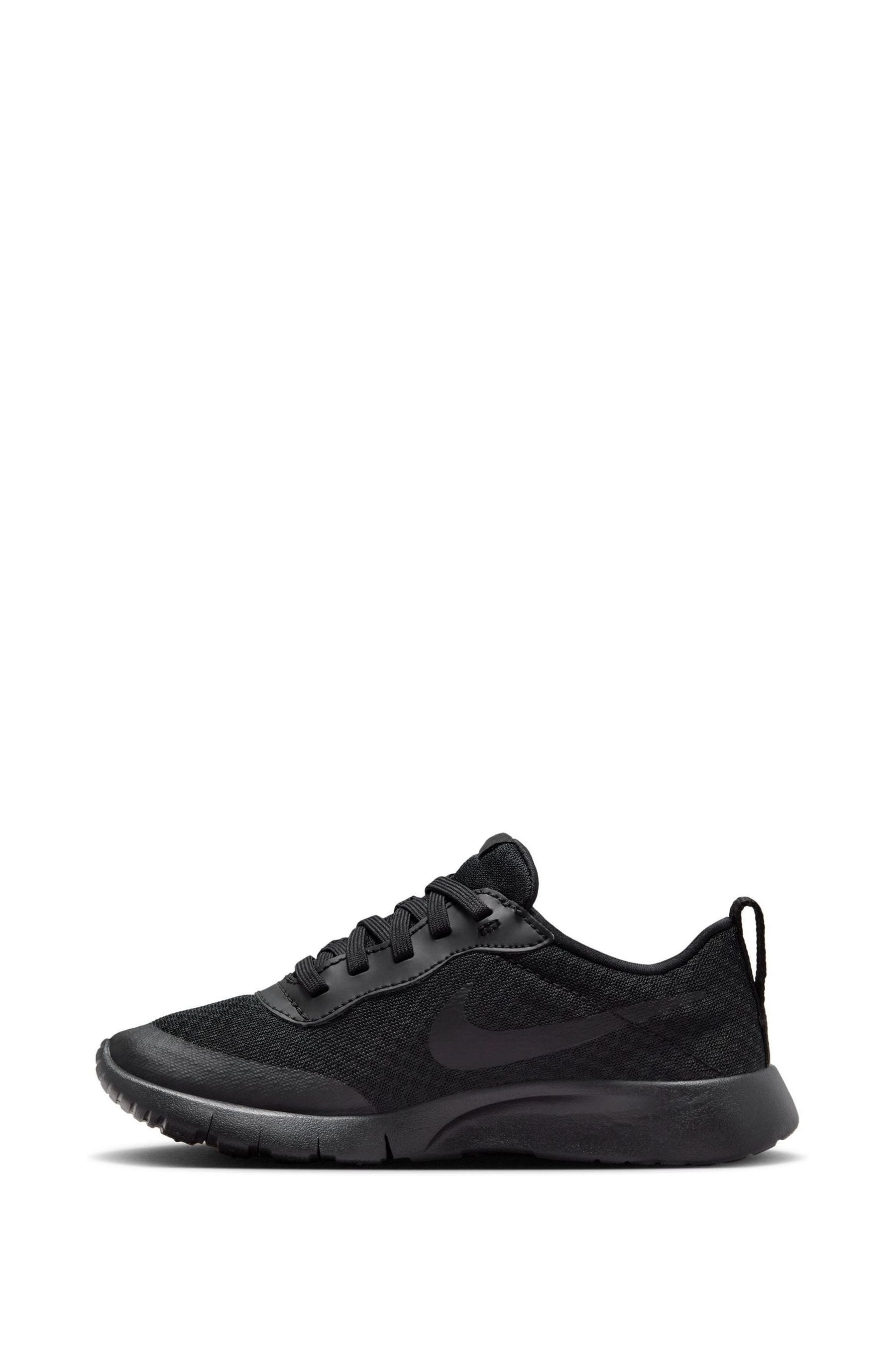 Nike tanjun junior trainers black top