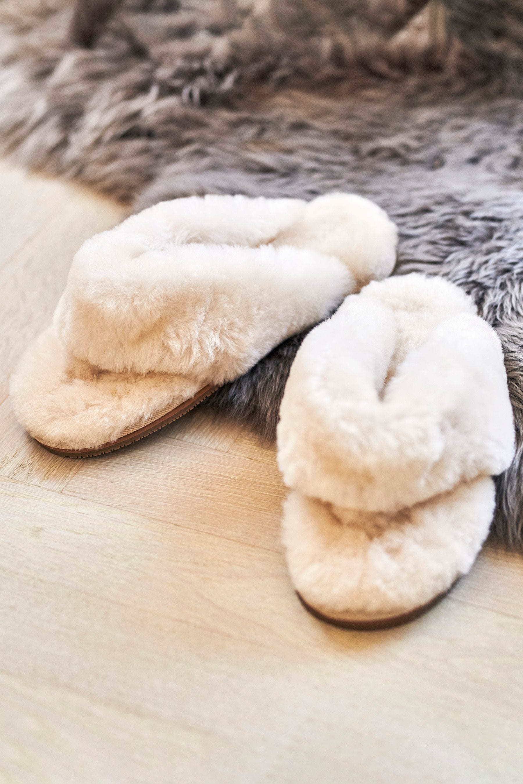 Toe post outlet sheepskin slippers