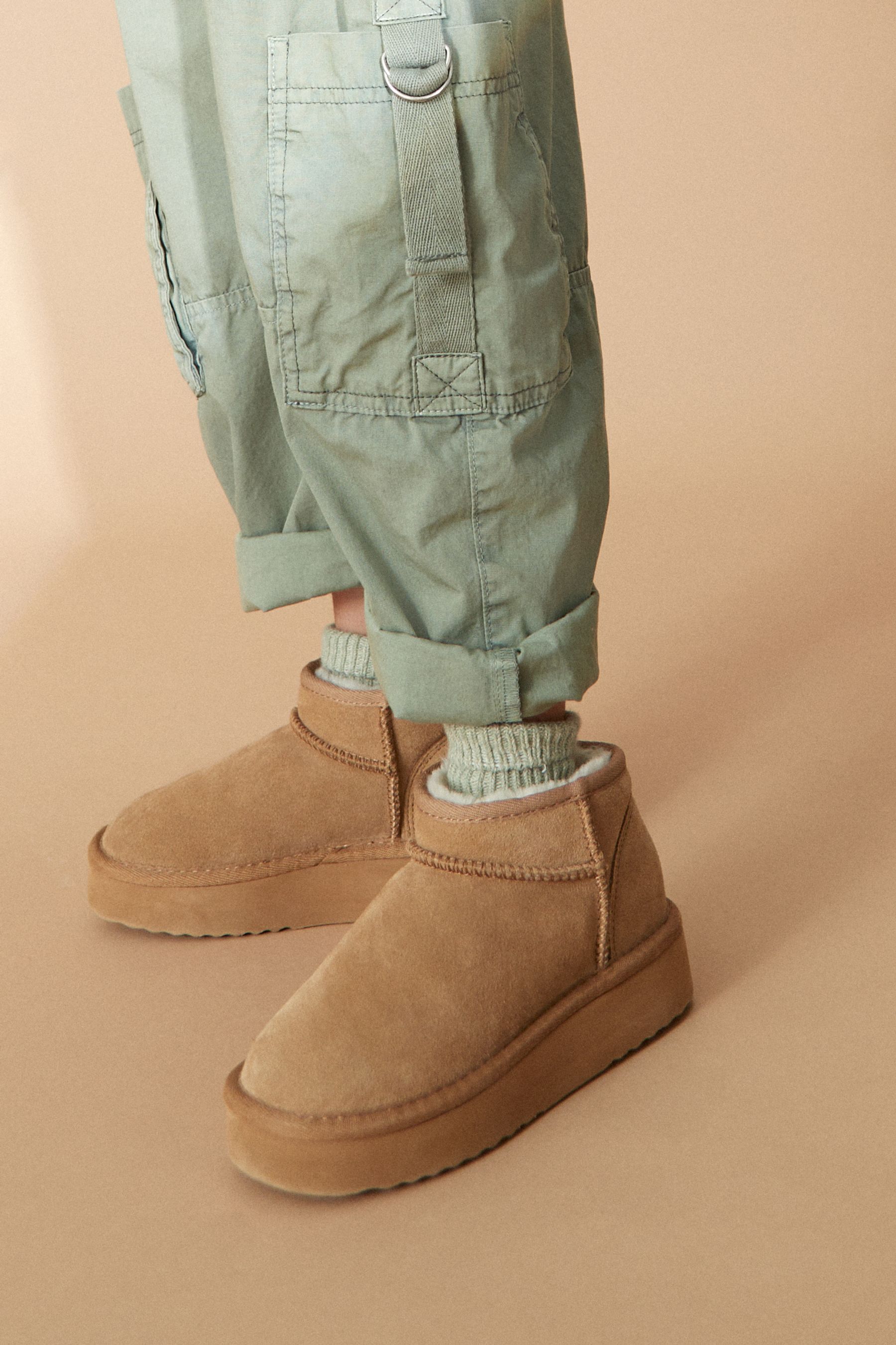 Tan pull on top boots