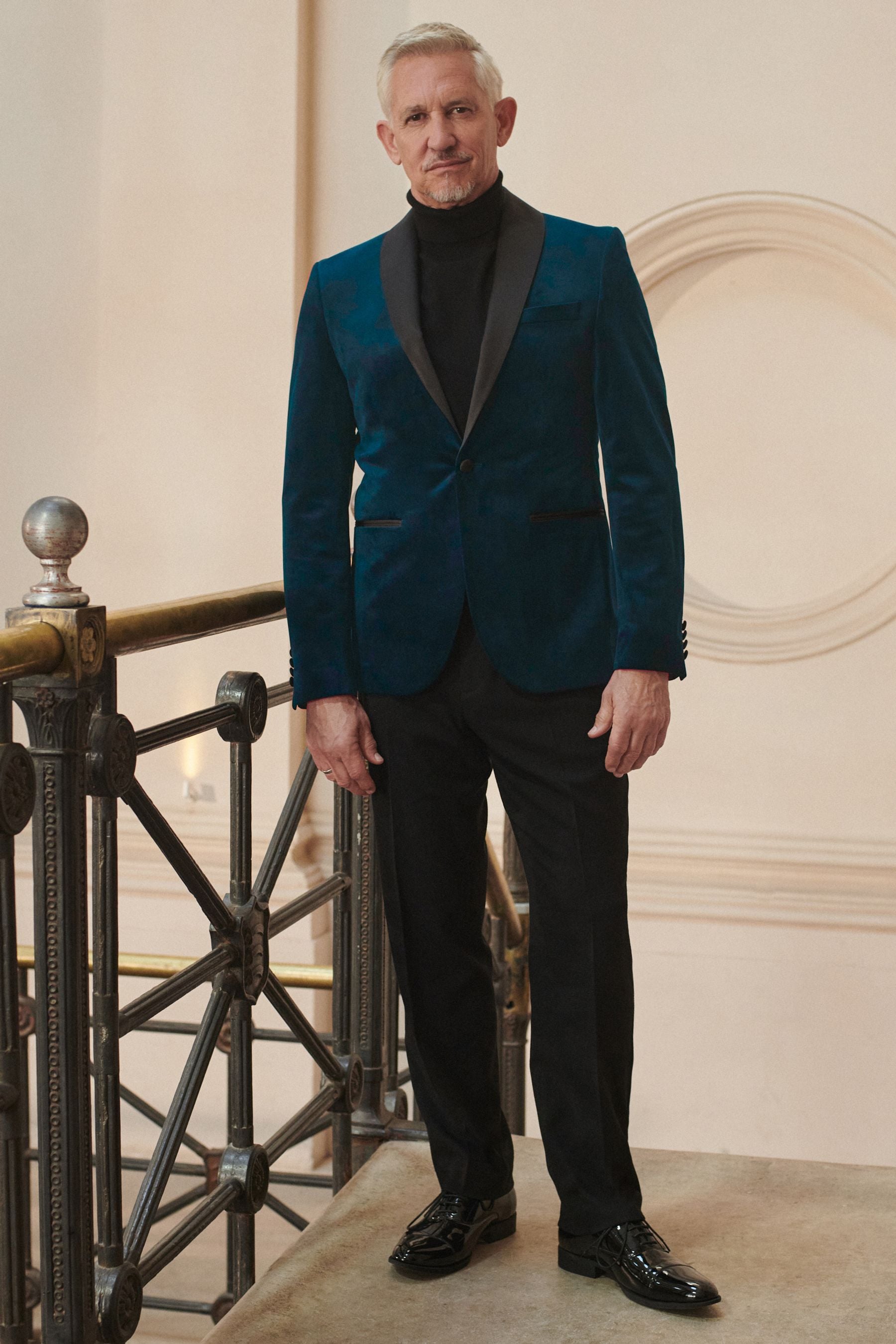 Blue velvet blazer mens outfit top
