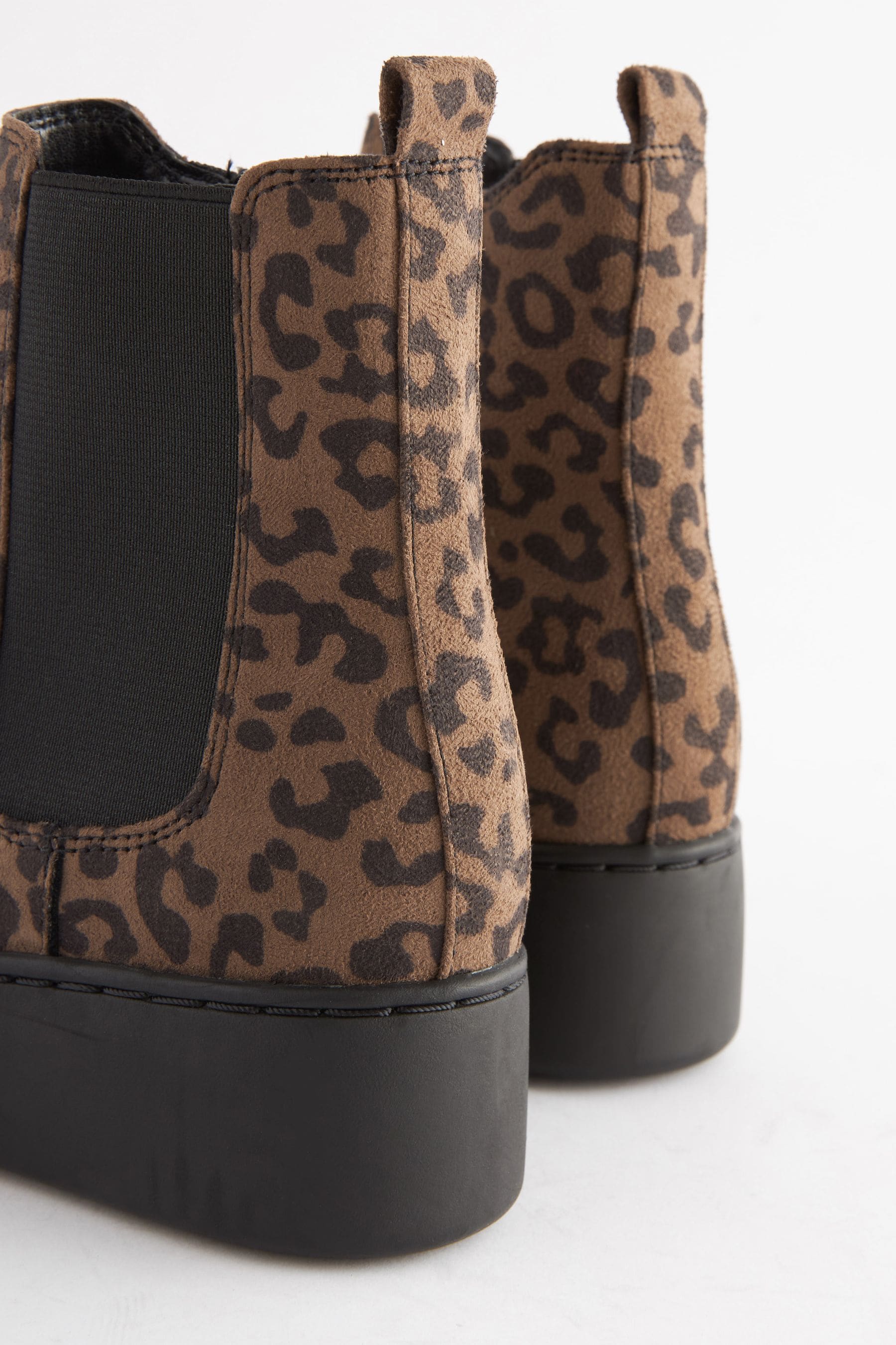 Ladies leopard sales print chelsea boots