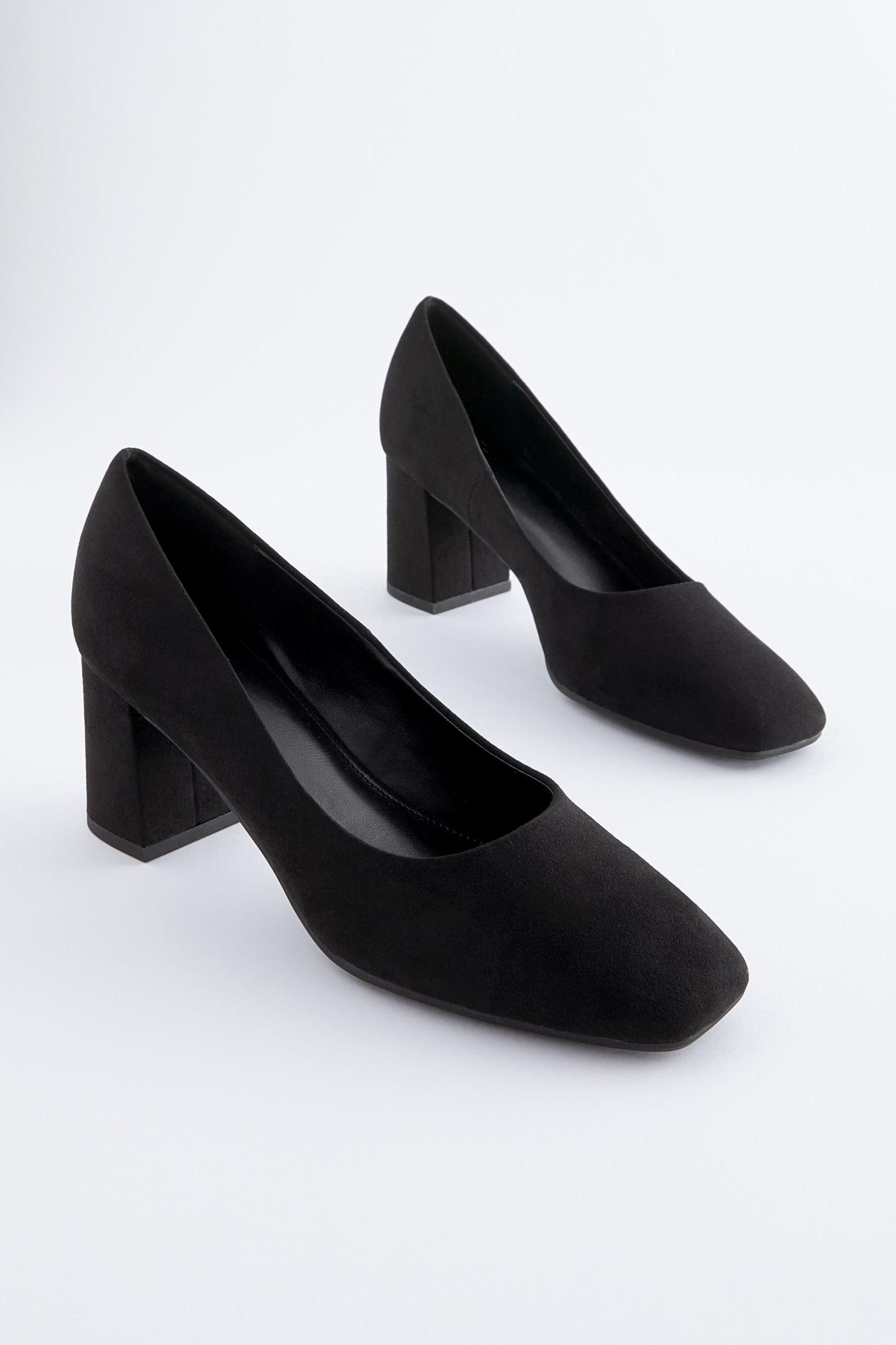 Square toe best sale black pumps