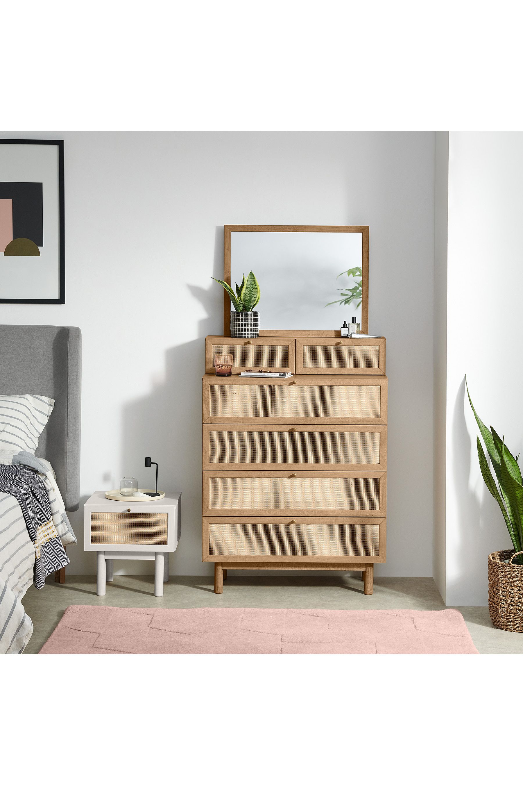 Chest of store drawers vanity