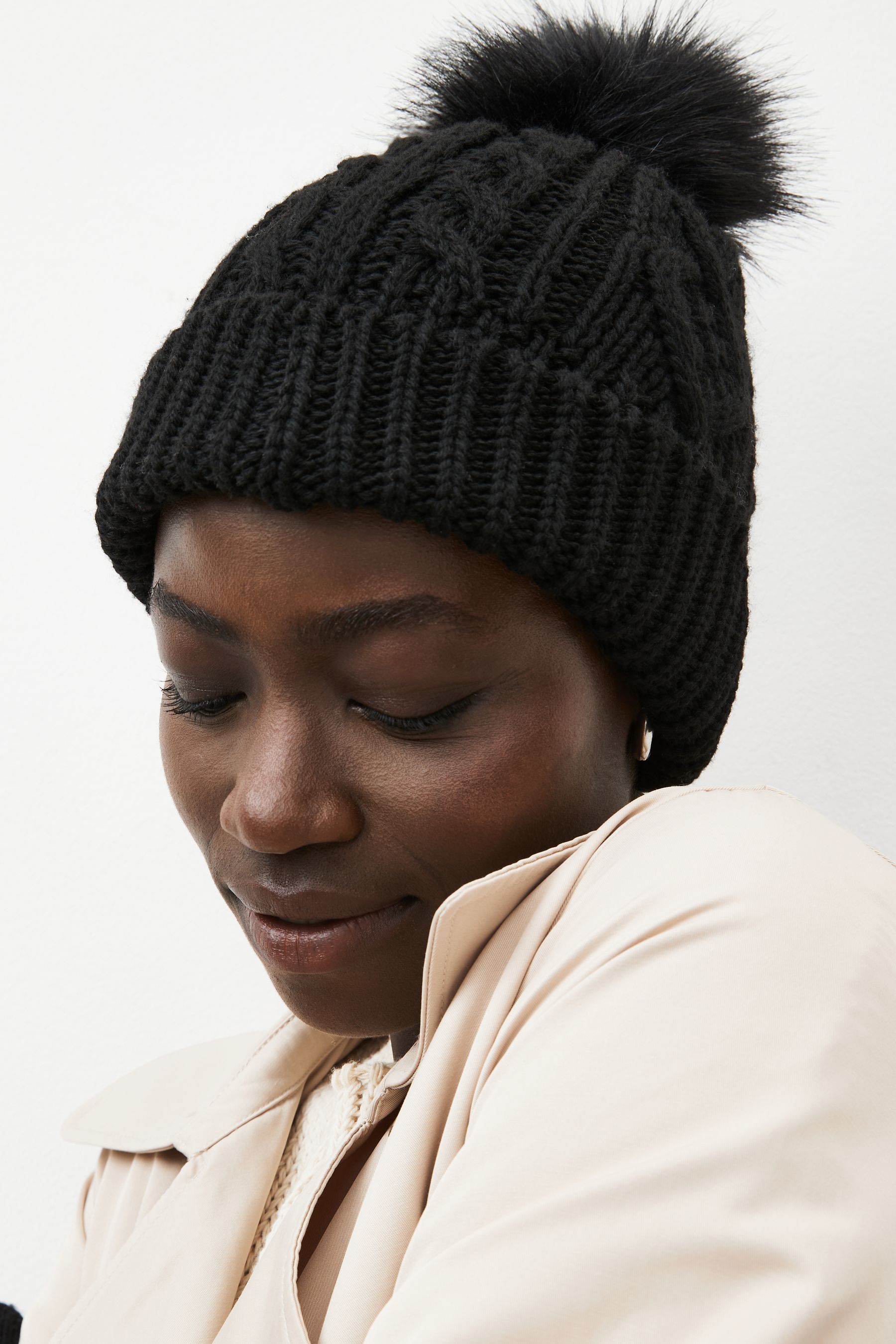 Black knit store pom hat