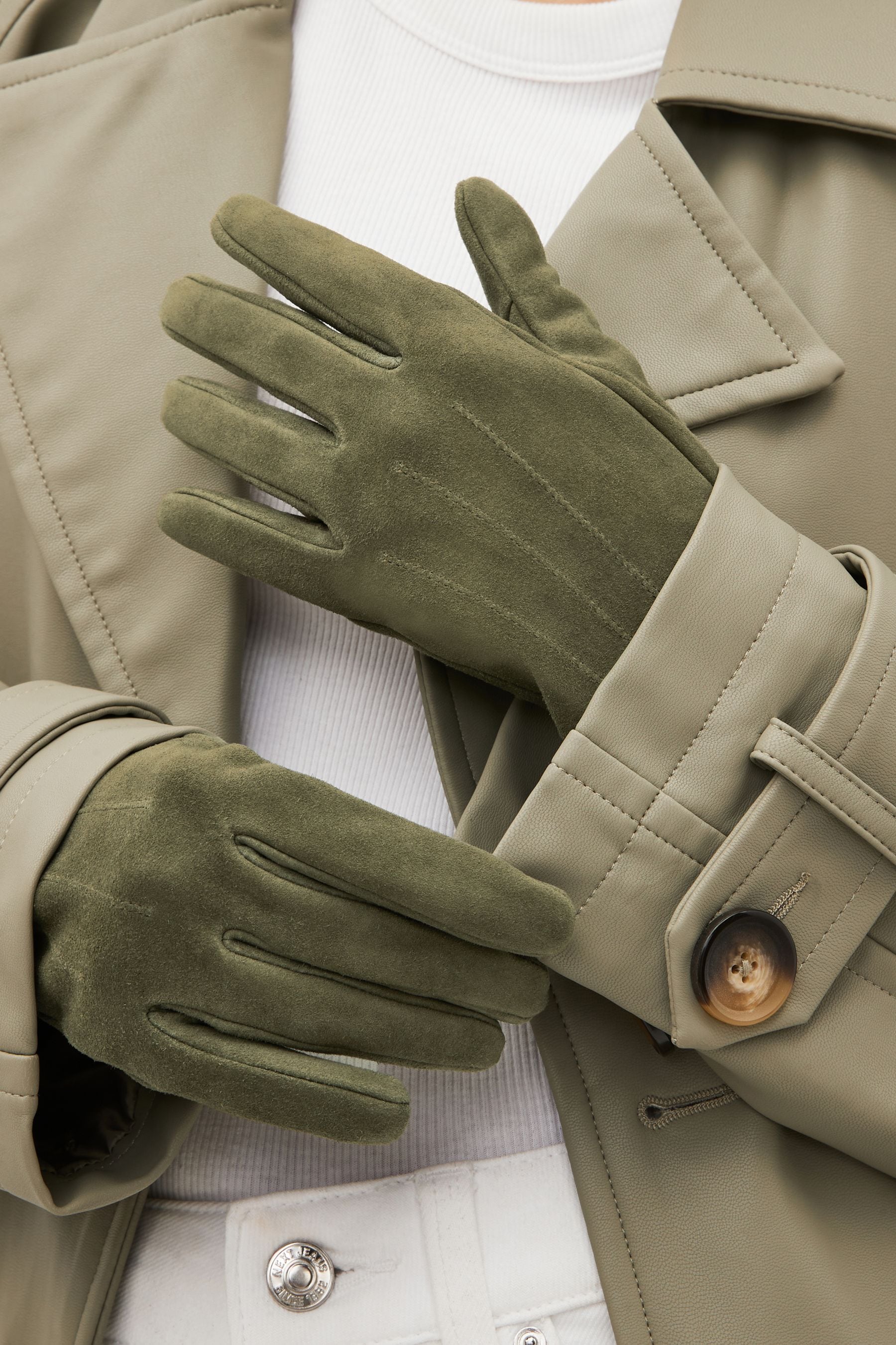 Burberry hotsell gloves uk
