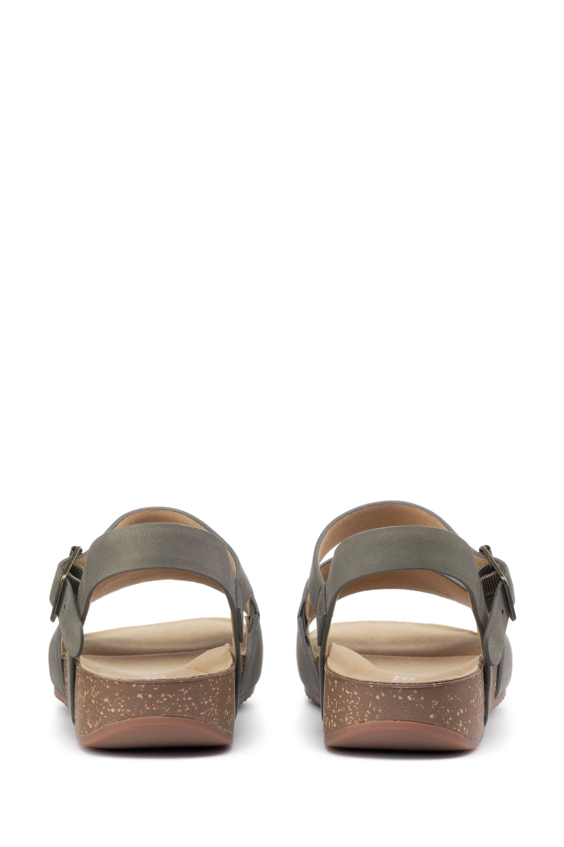 Coney bebe sandals 2025