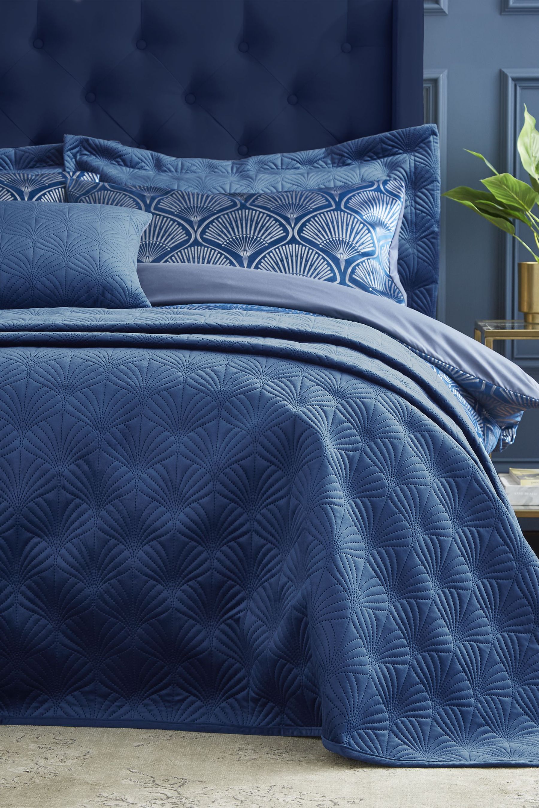 Catherine lansfield bed throw hotsell