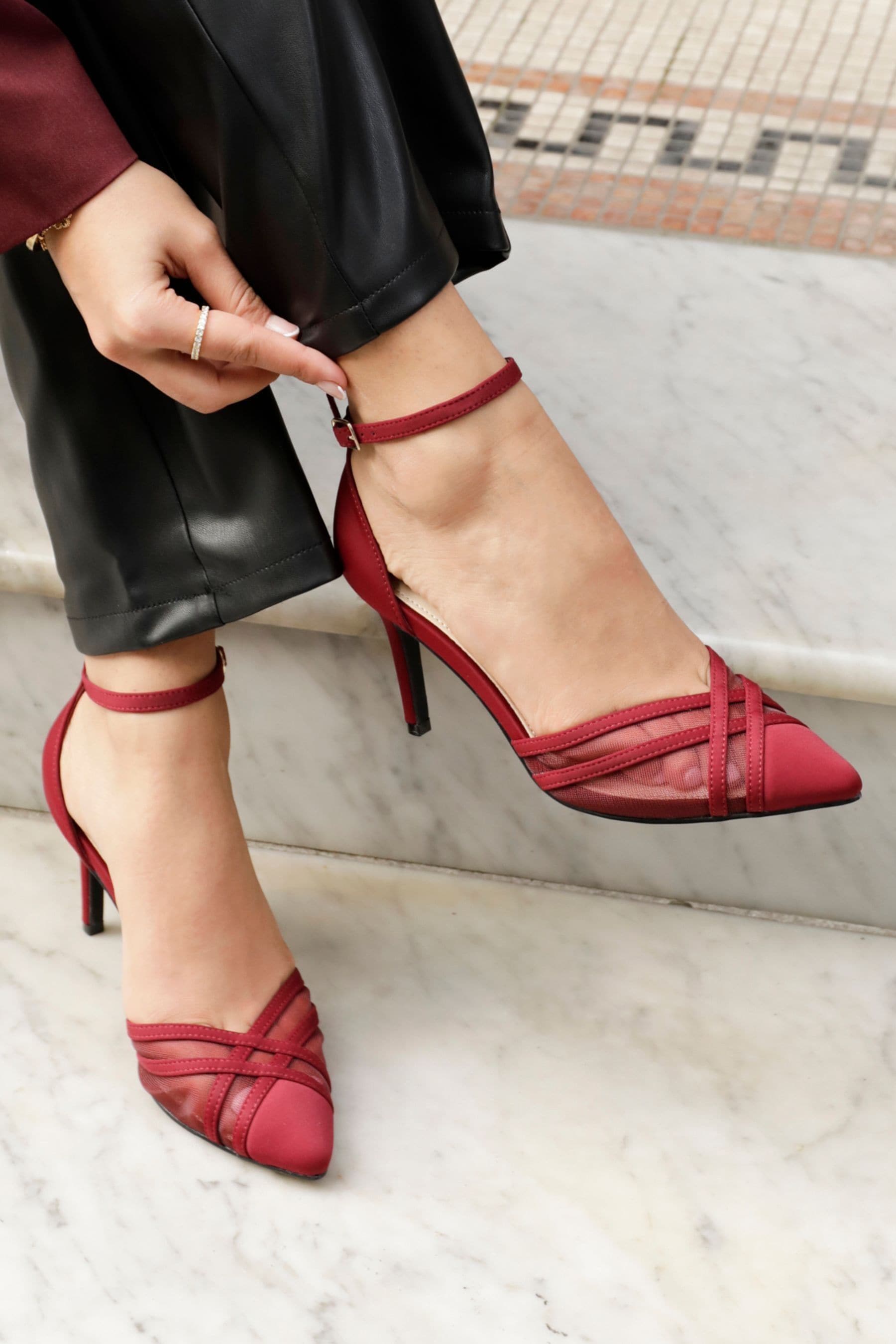 Burgundy court heels clearance