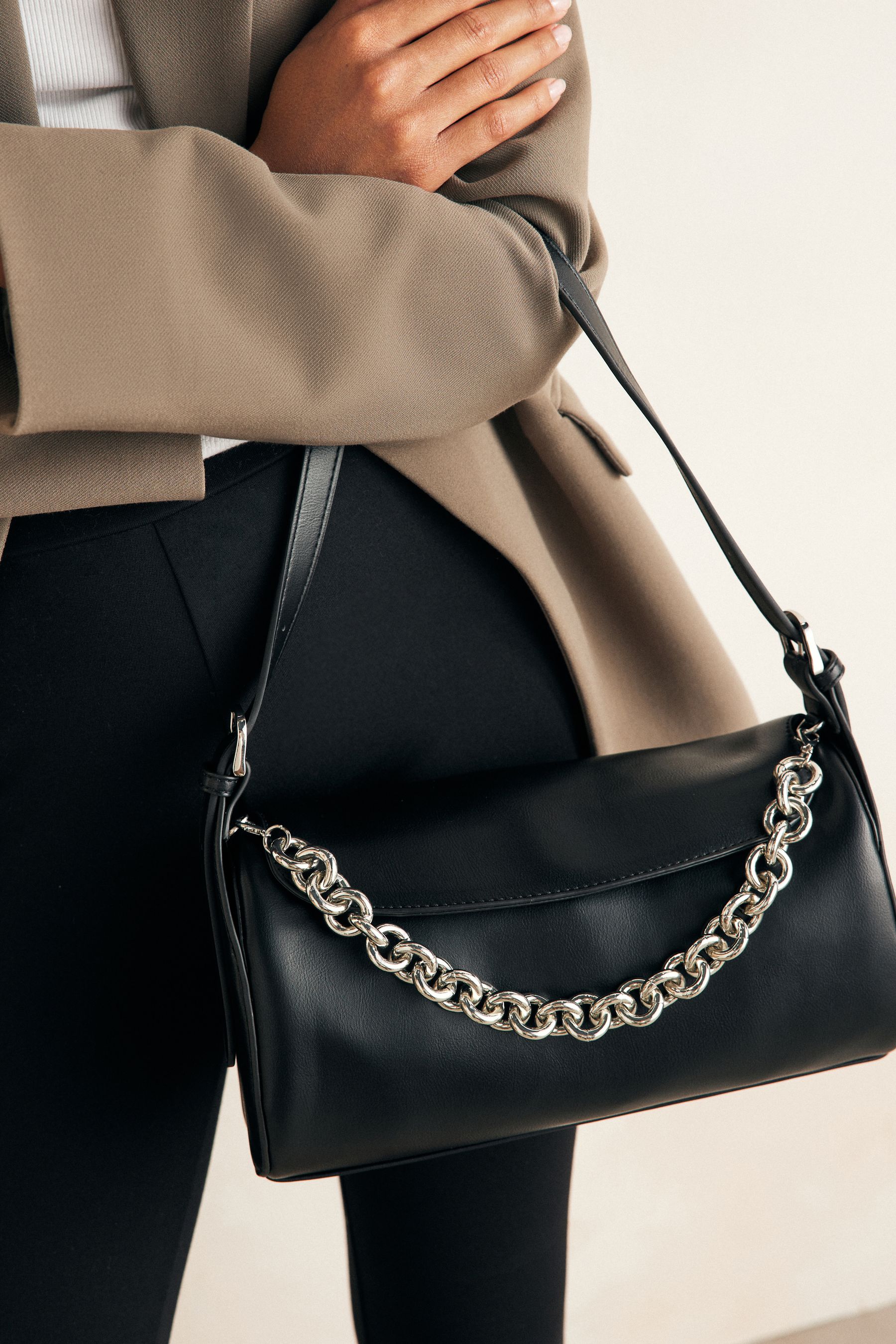 Black Barrel Chain Shoulder Bag