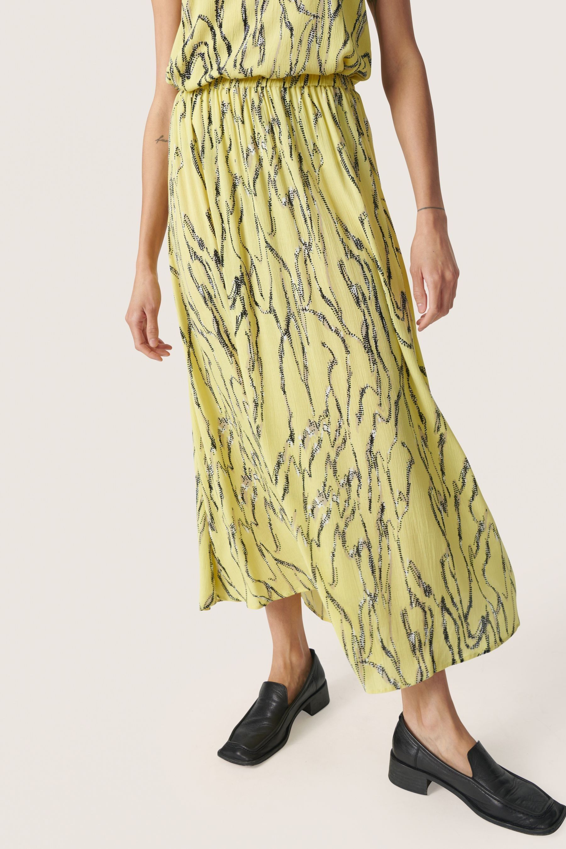 Elastic waist yellow skirt store