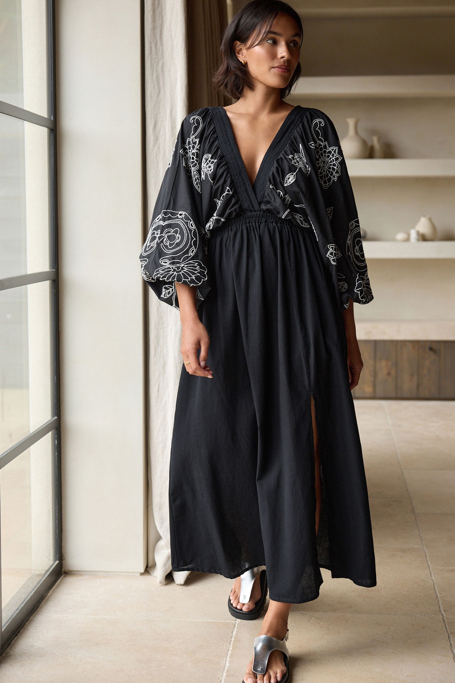 Black and white plus size maxi dress 2025