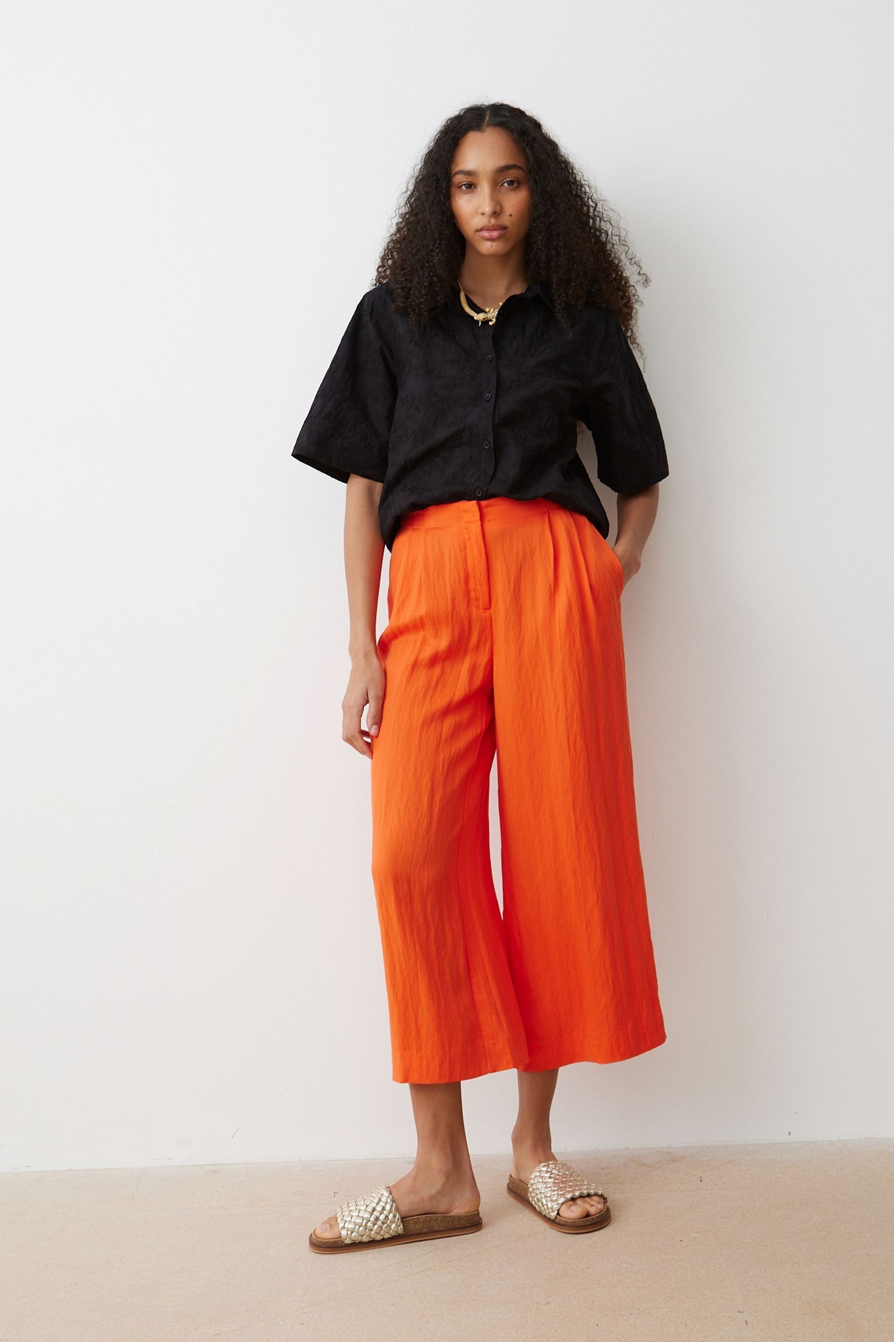 Cropped pleated trousers deals