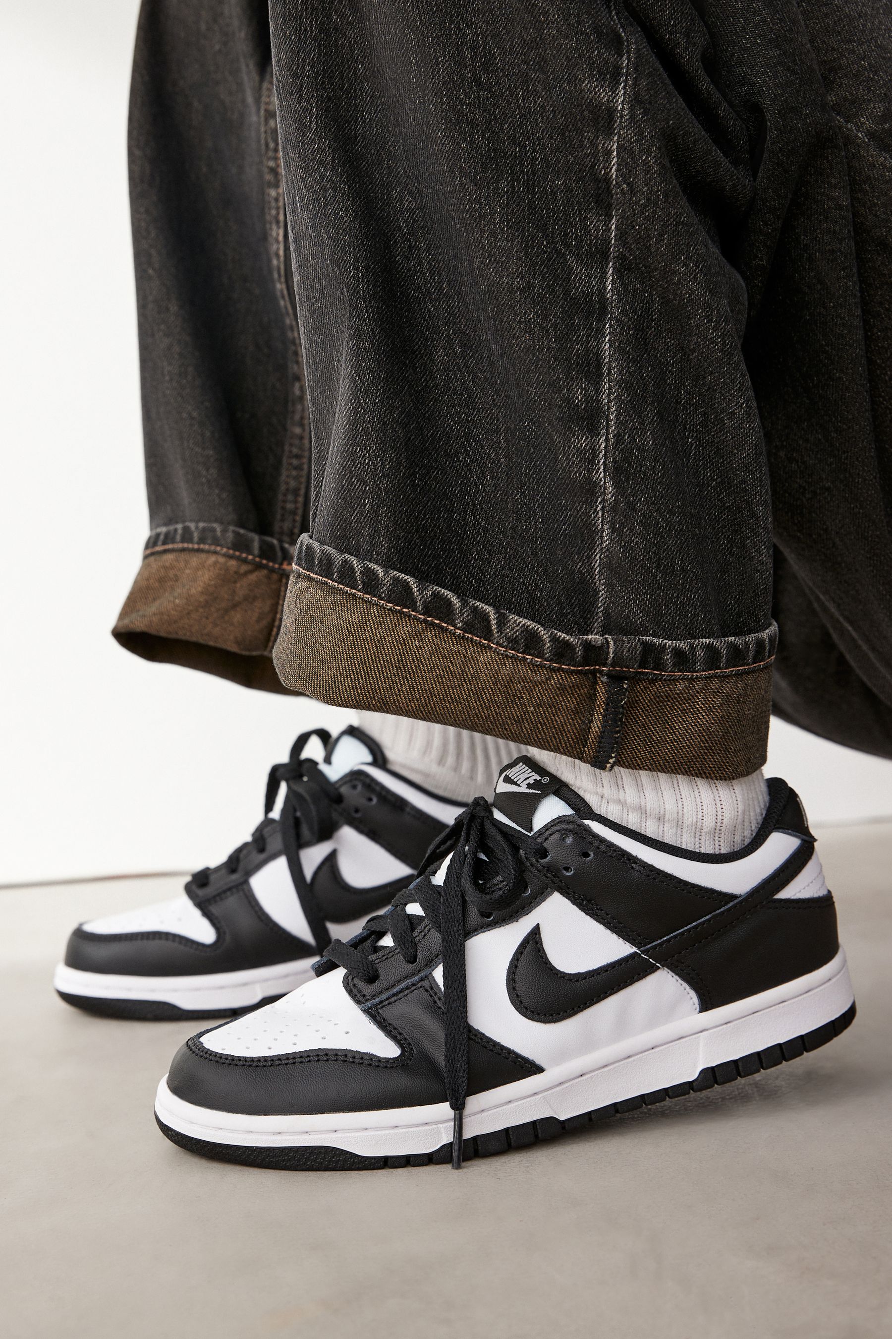 Black and white 'shoes youth outlet