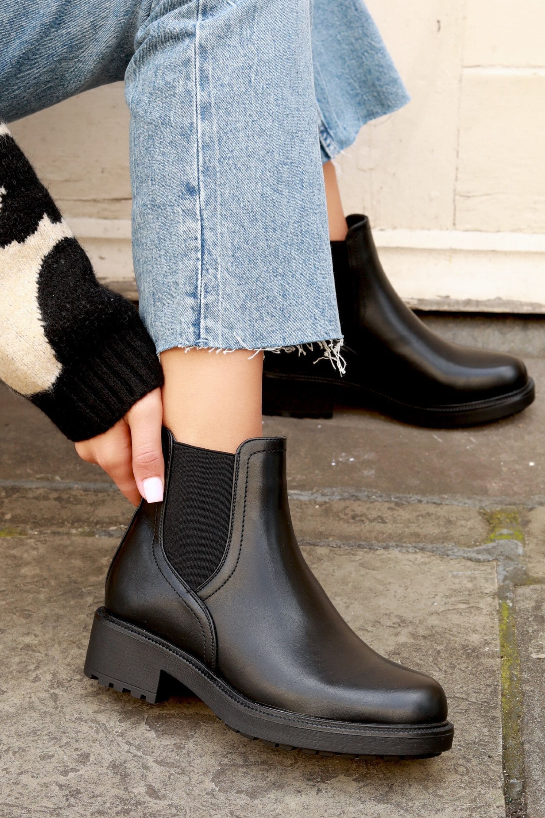 Linzi Black Aspen Classic Chunky Chelsea Boot