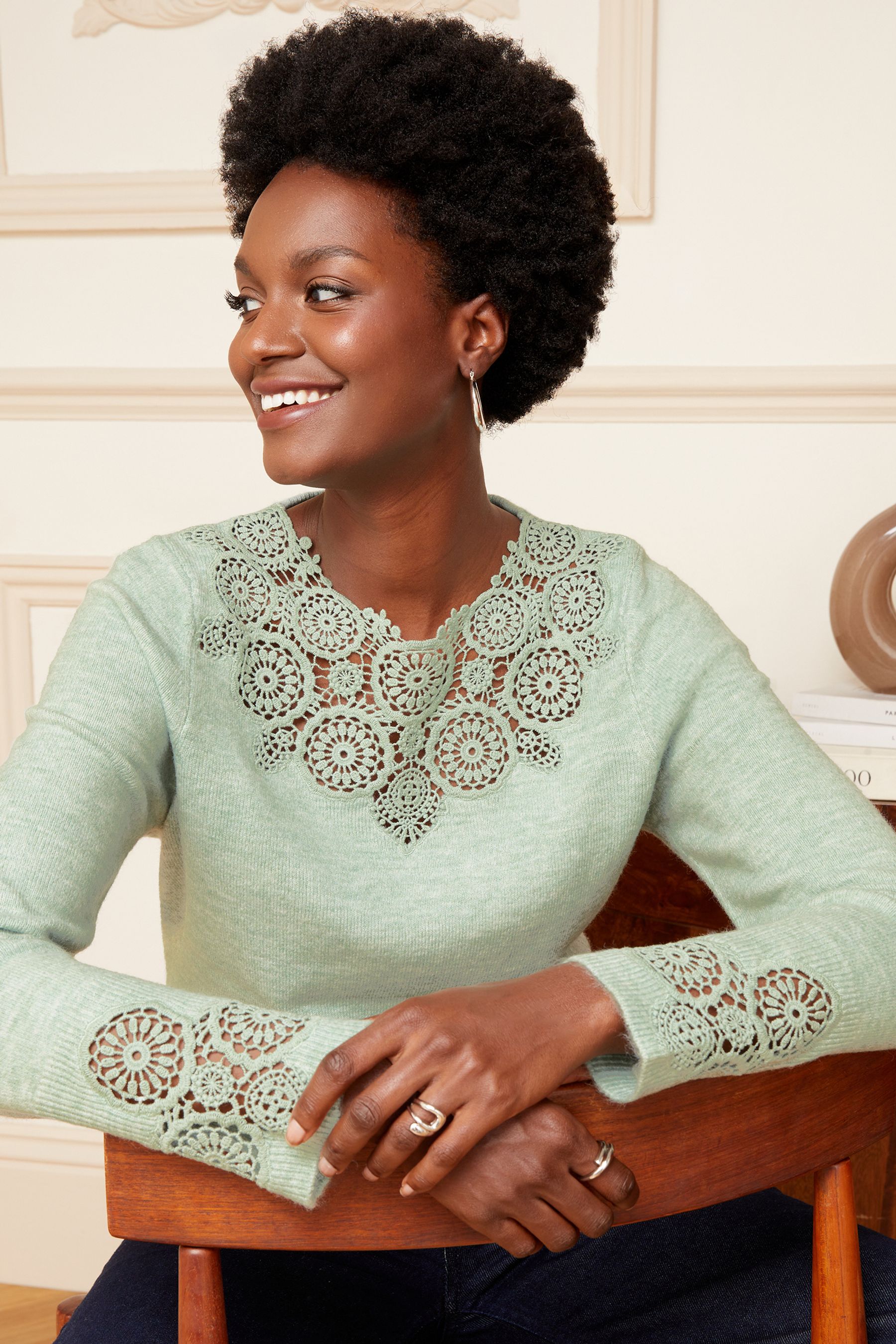 Jumper with store roses on sleeves