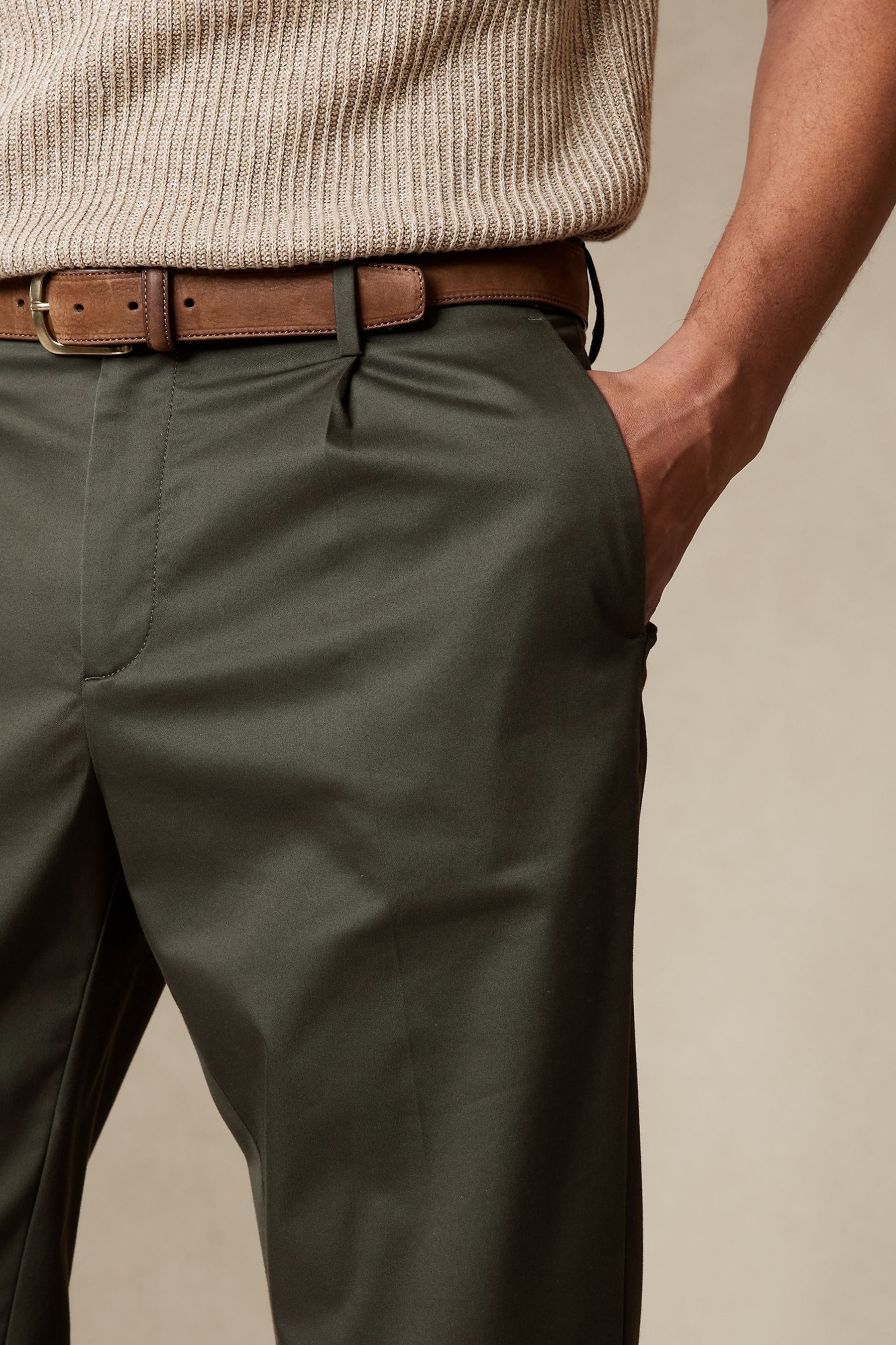 Banana Republic Green Pleated Core Temp Pant