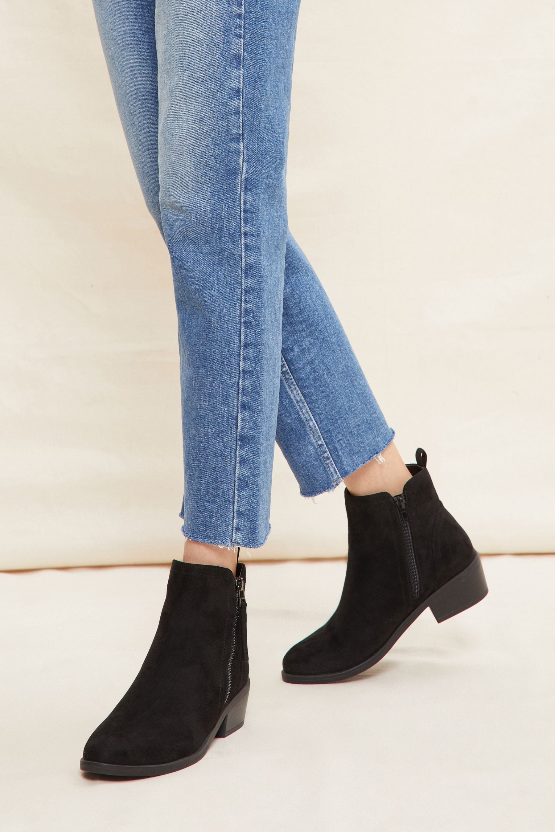 Ankle boots low hot sale heel wide width