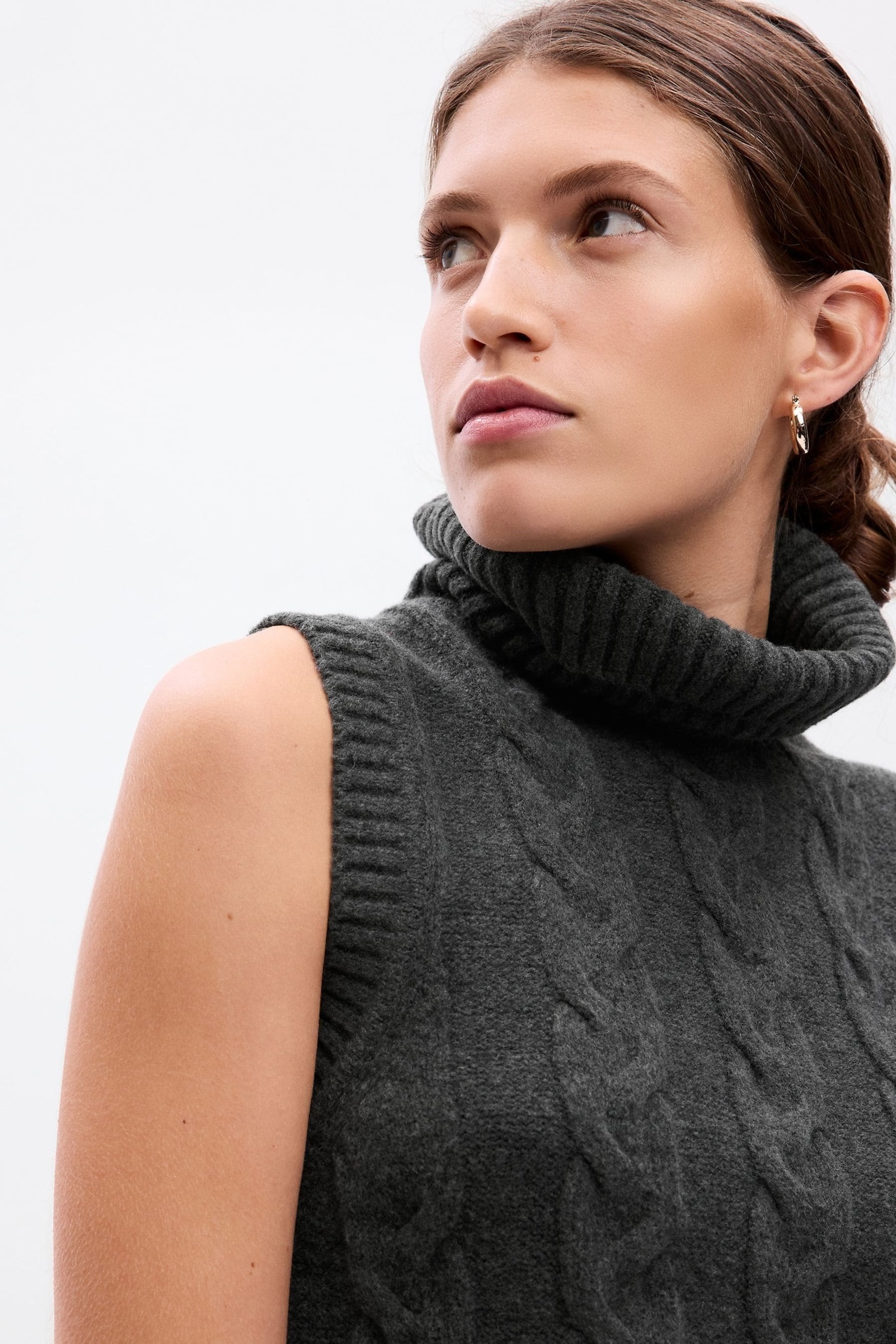 High neck sleeveless sweater outlet