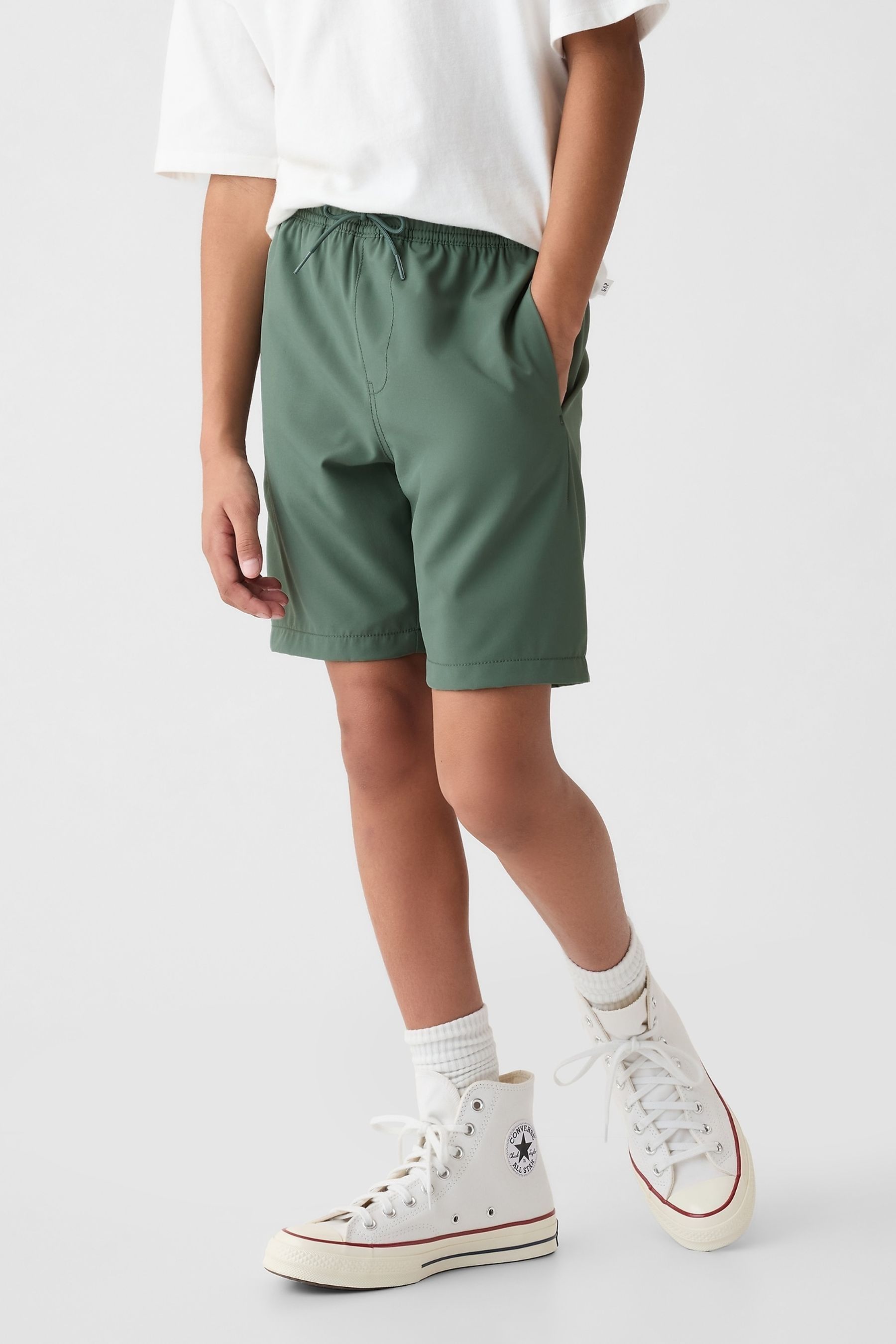 Gap hybrid shorts store
