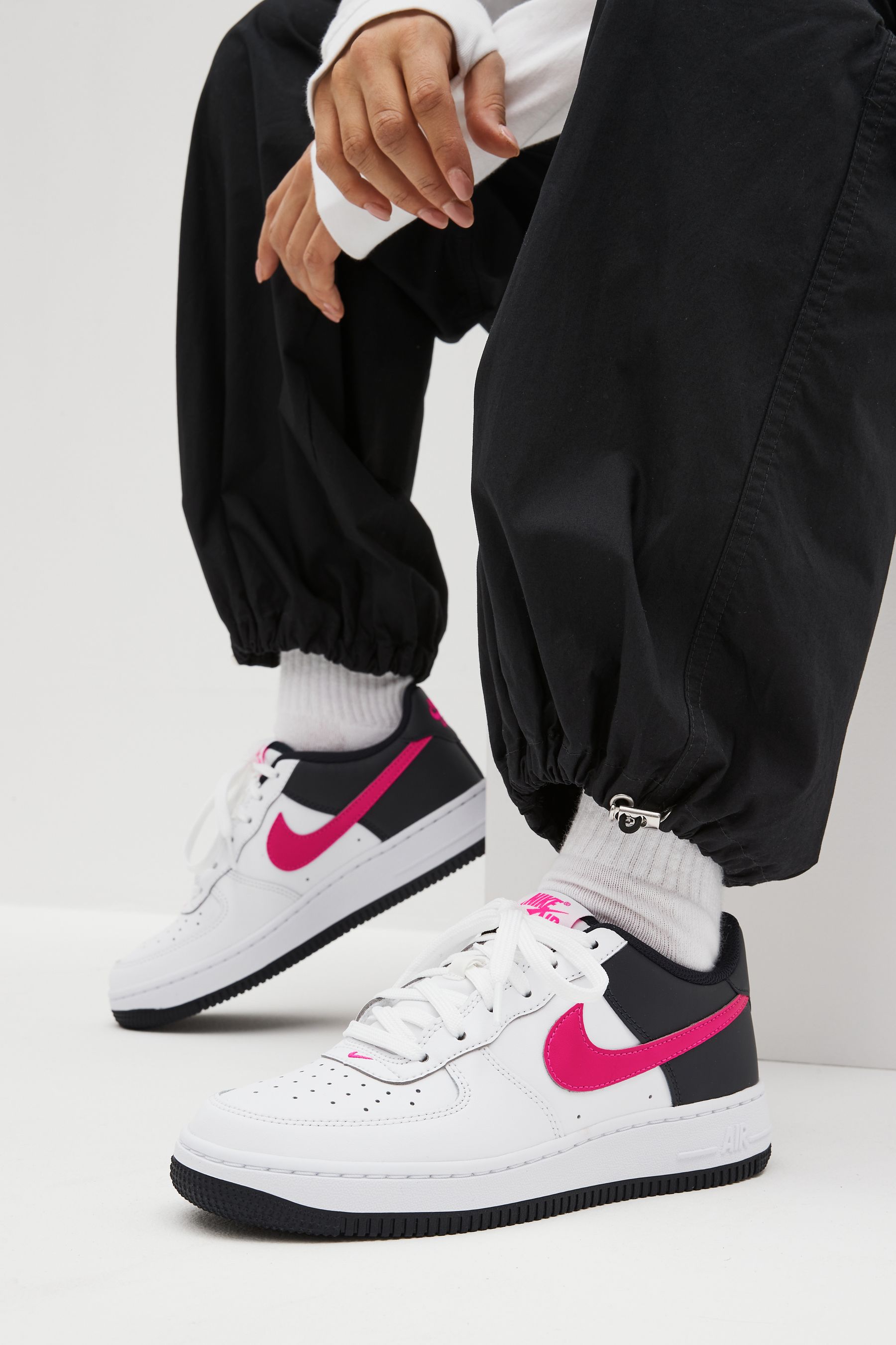 Nike white and pink air best sale force 1