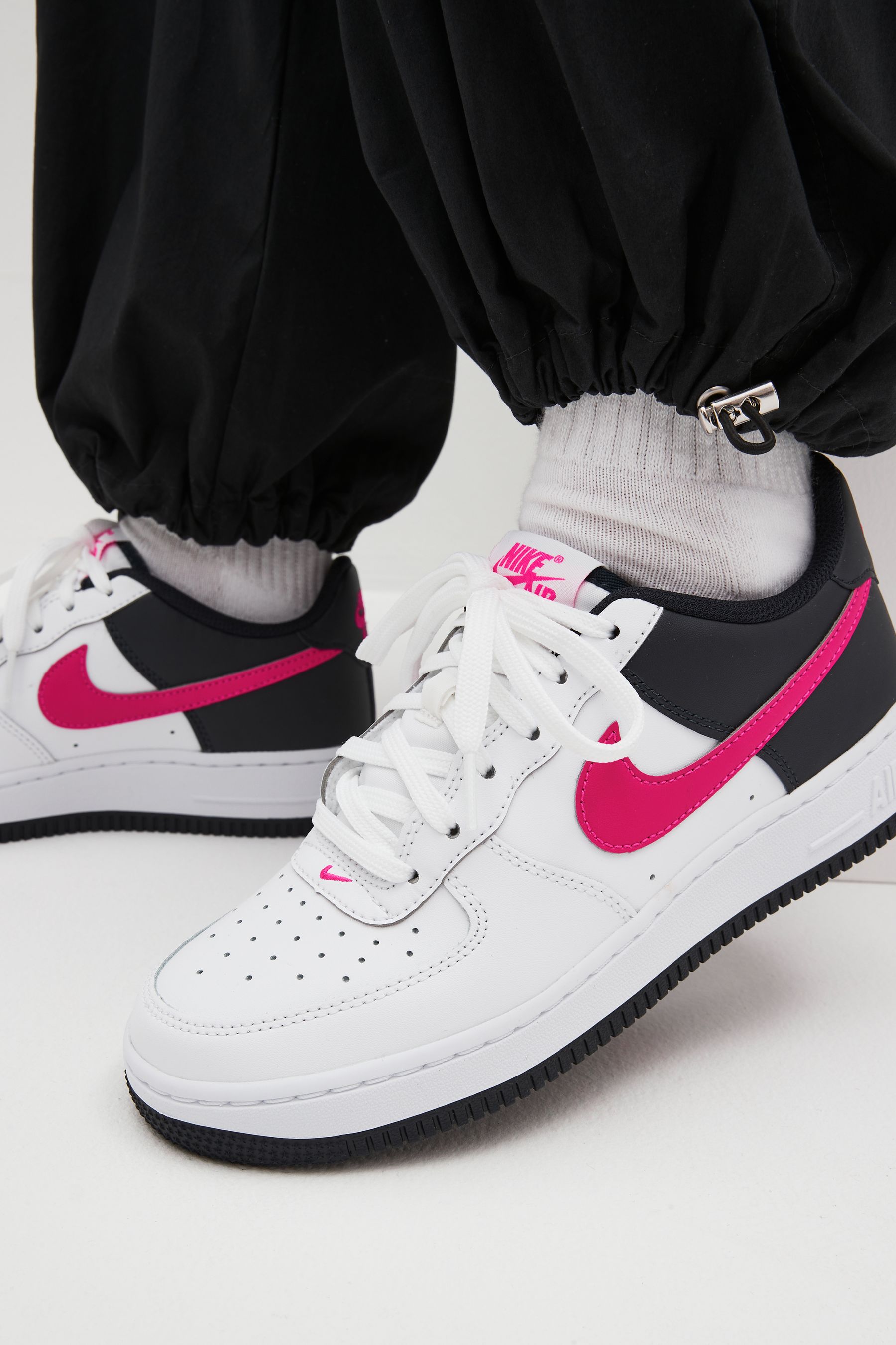 Nike air force sales pink and black
