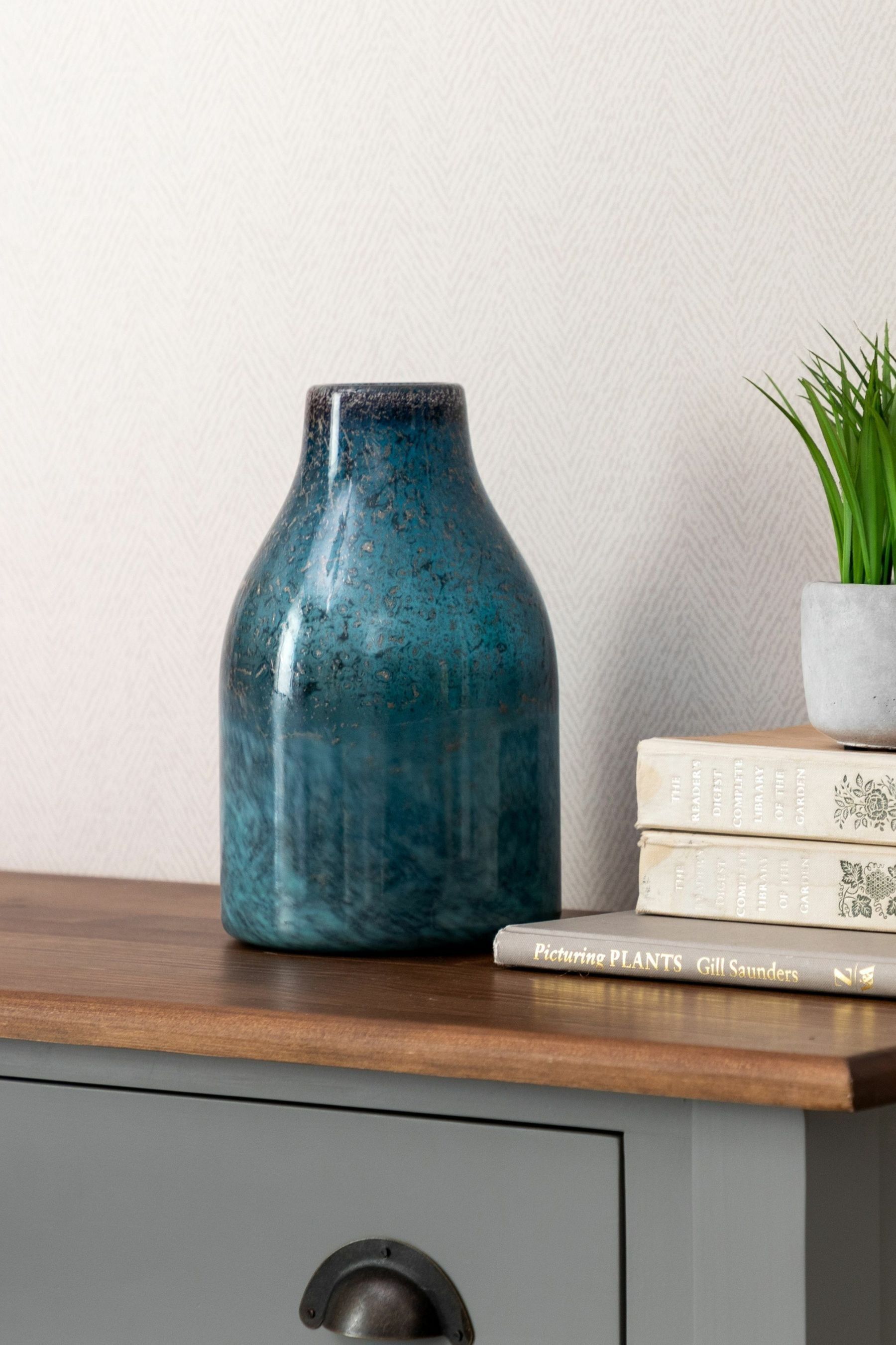 Clarks sapphire vase top