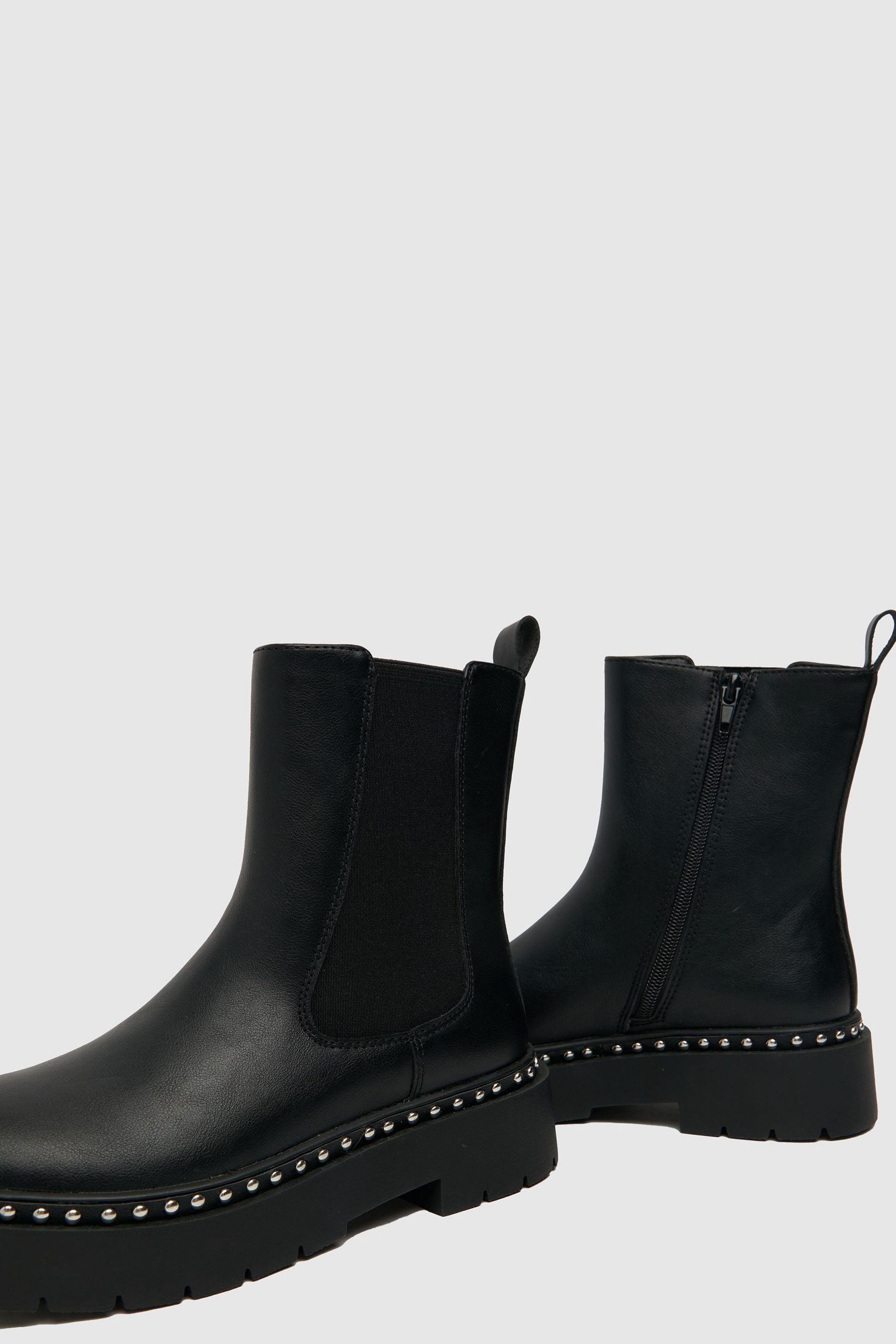 Schuh Amelia Studded Rand Black Ankle Boots