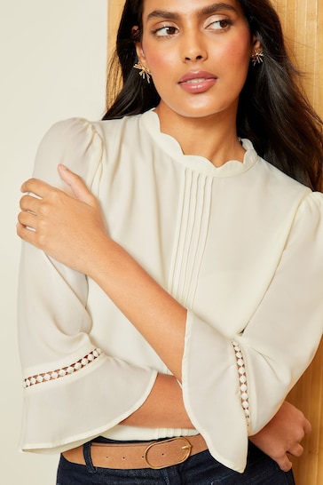 Love & Roses Ivory White Scallop Pintuck Flute Sleeve Blouse
