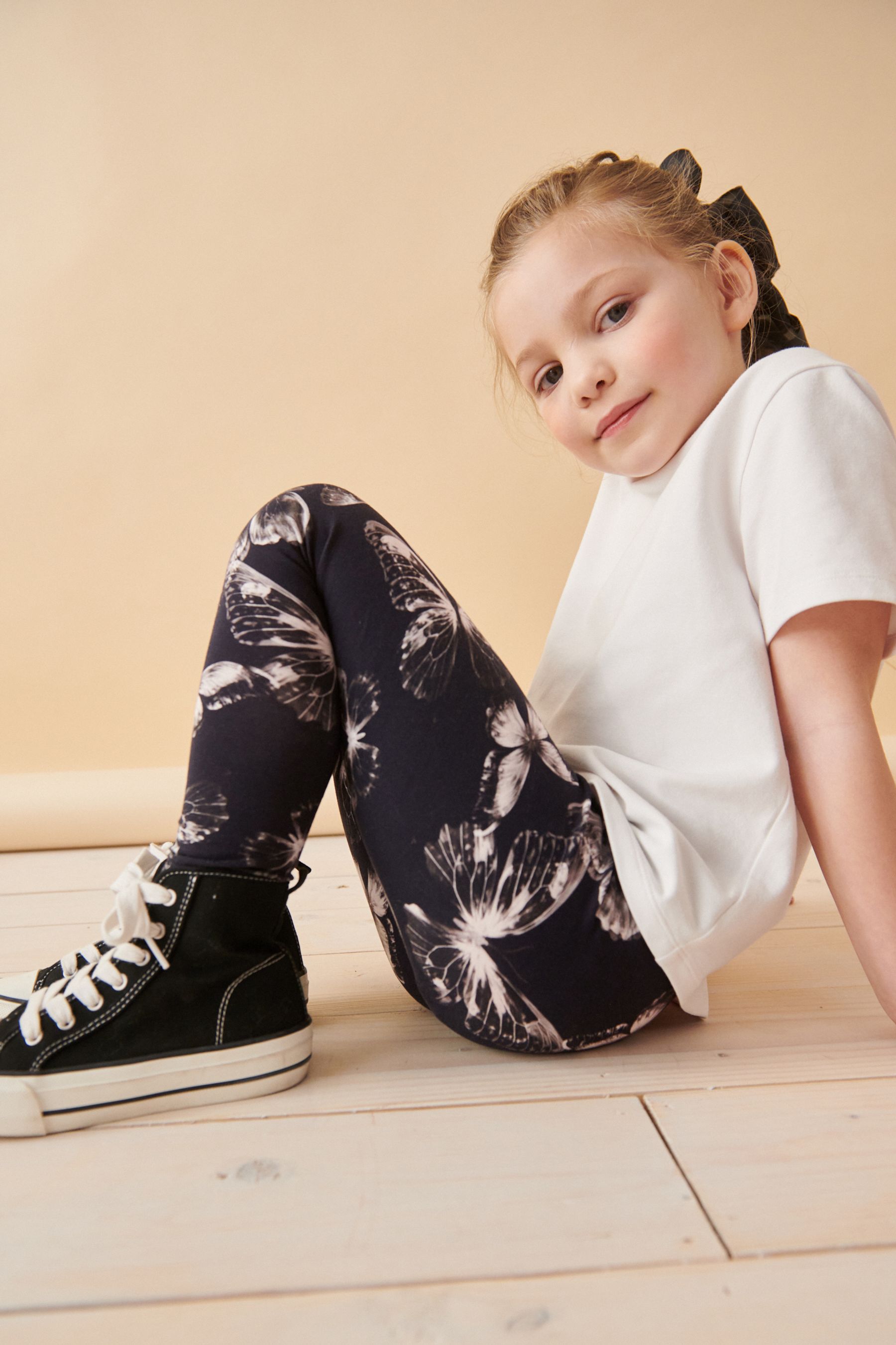 Black and white flower leggings top