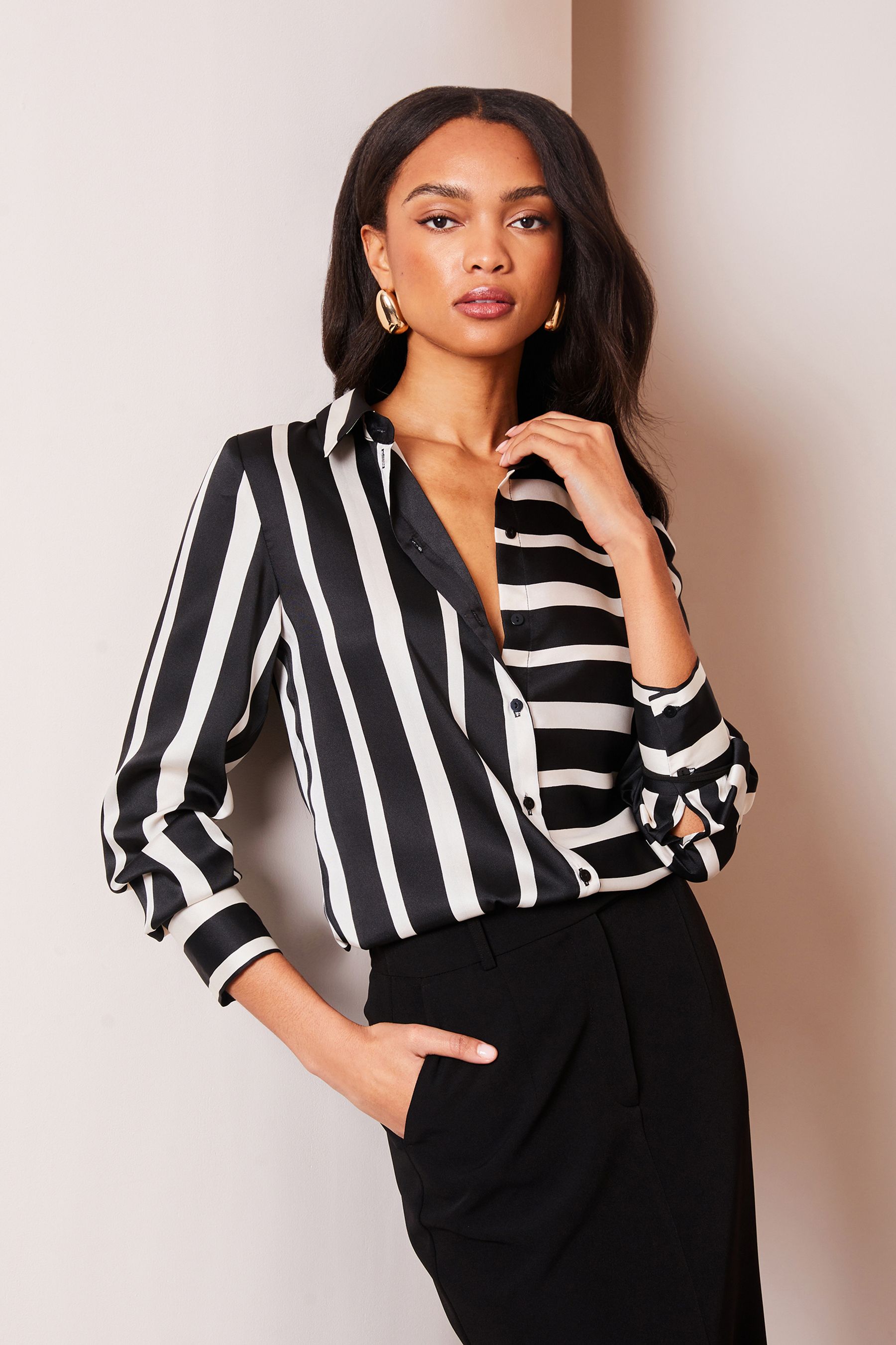 Black and white striped button down shirt women's discount