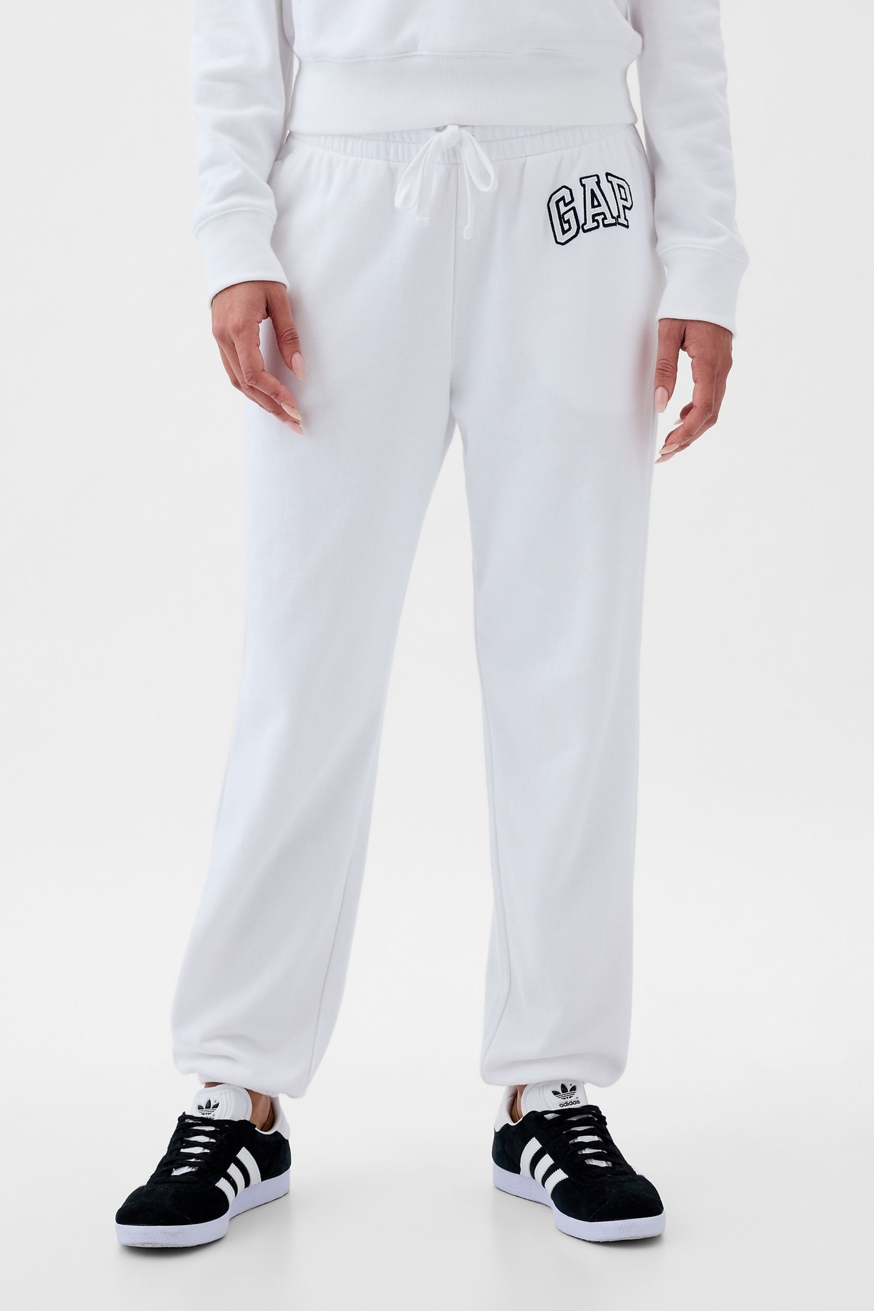 Gap top white joggers