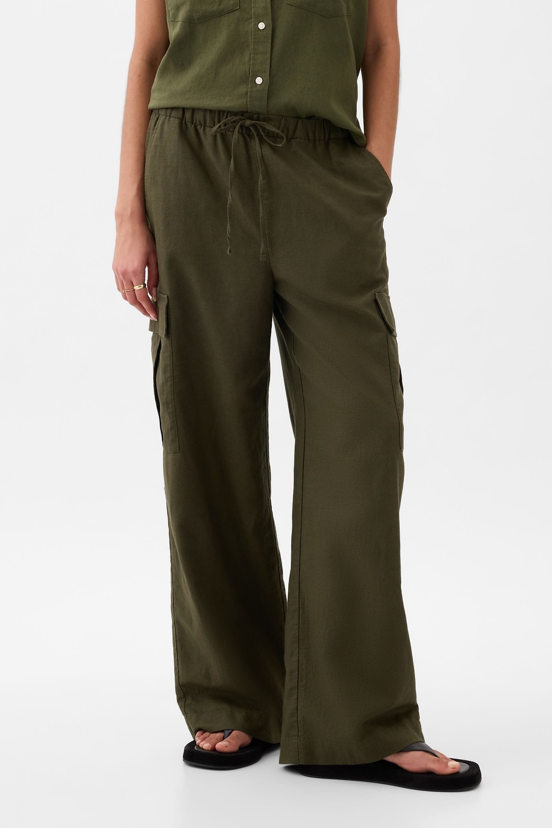 Gap olive 2025 green pants
