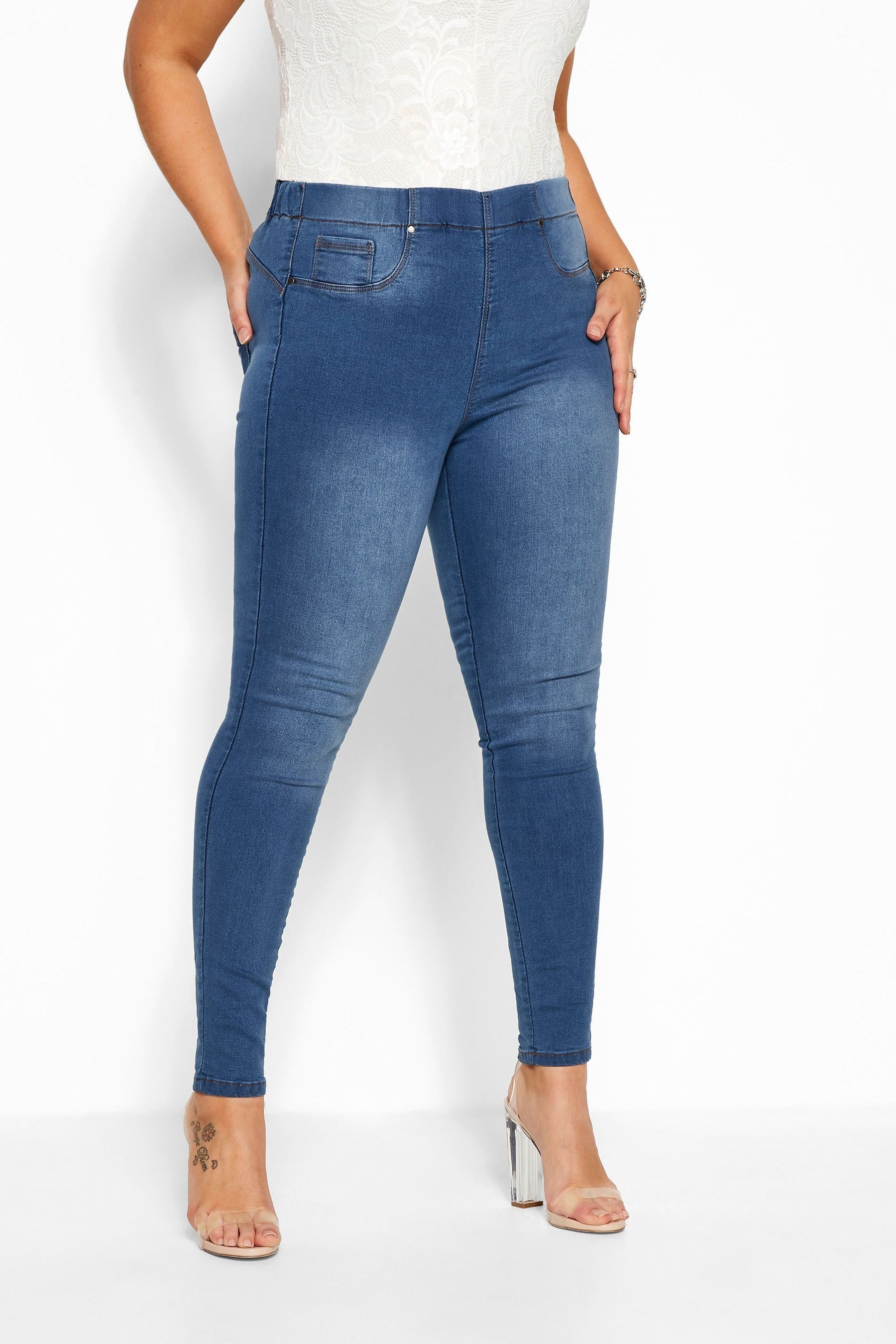 Lola pull shop on jeans