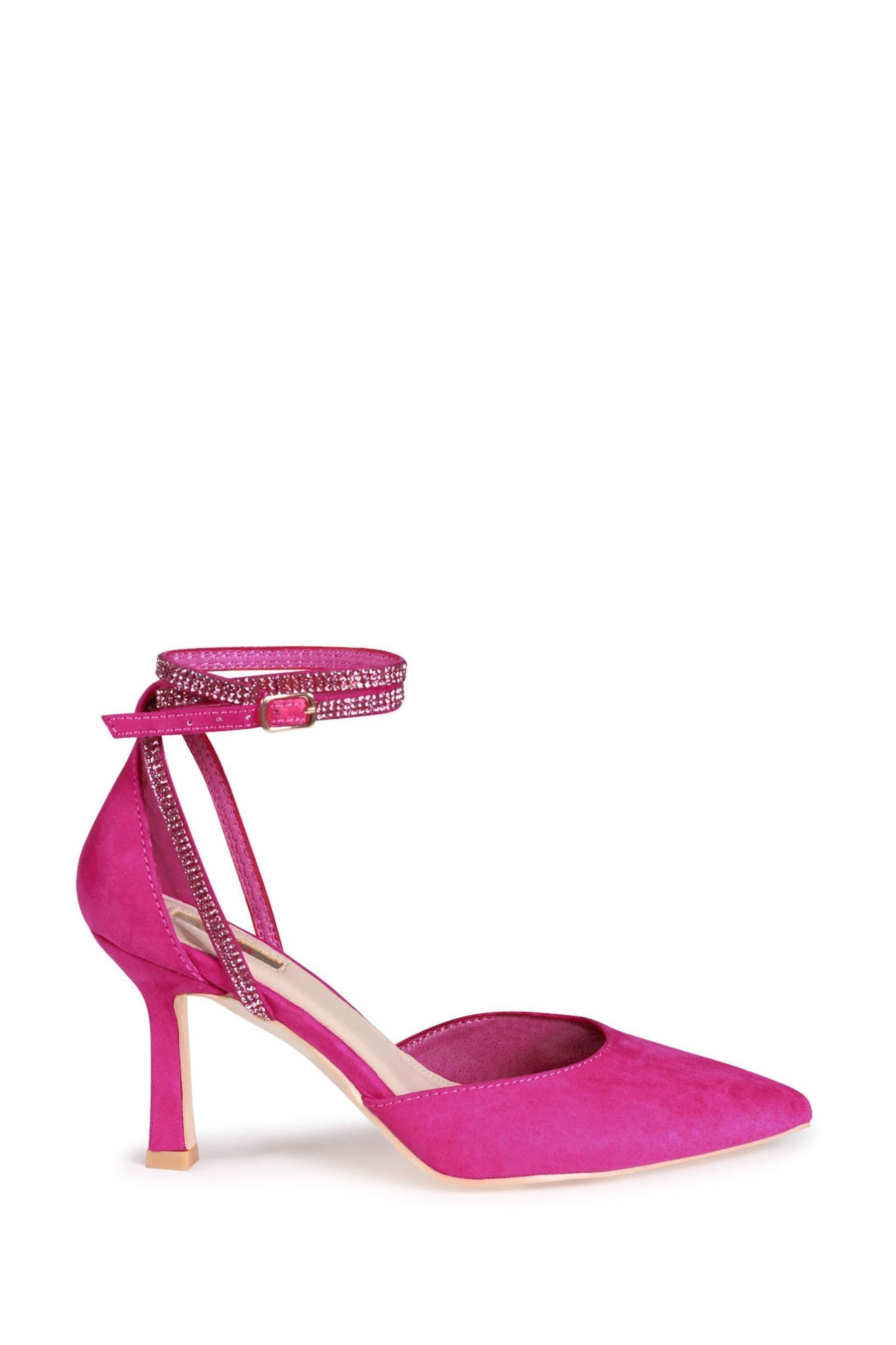 Shoes that tie shop around the ankle