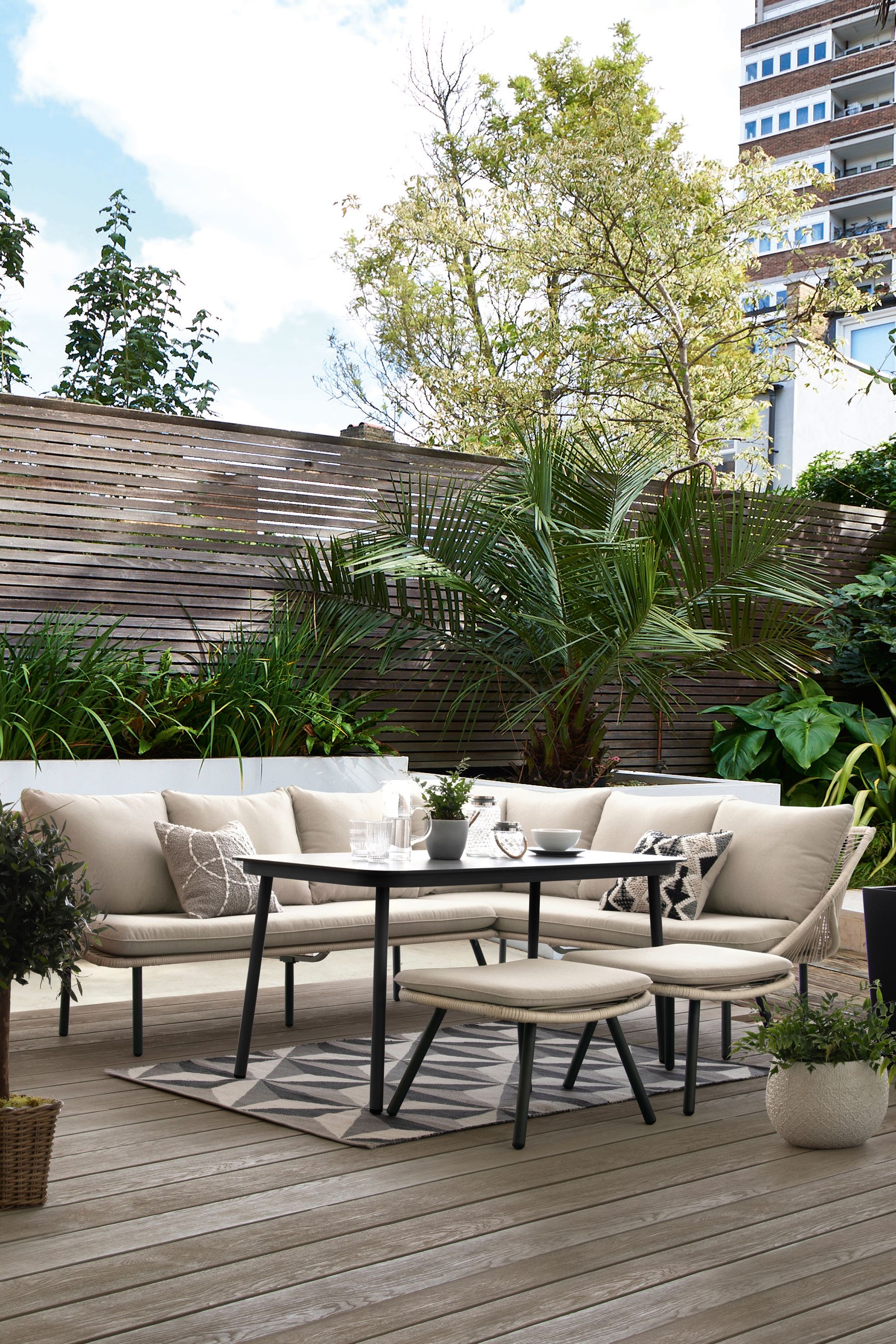 Helsinki online garden loungers