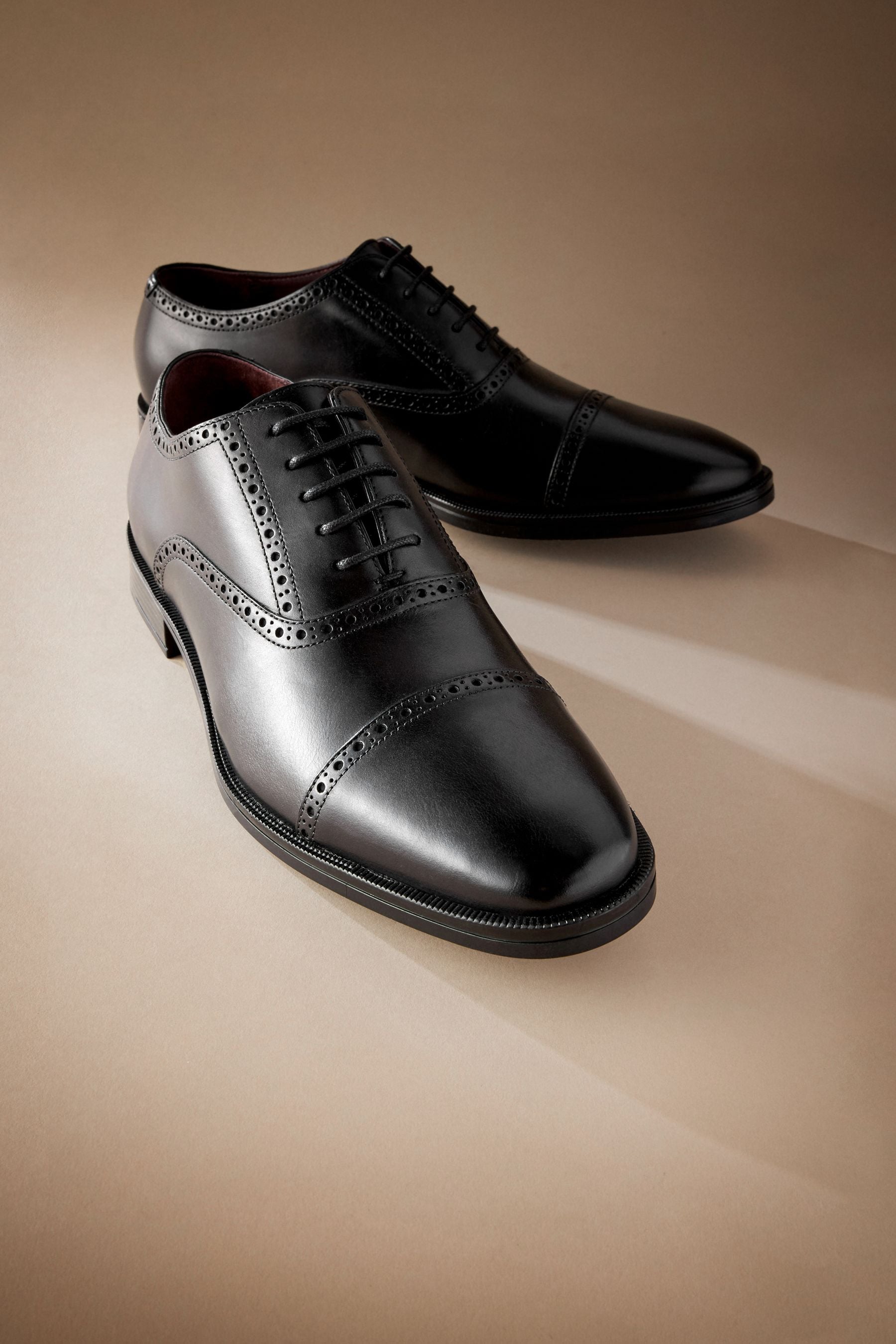 Signature men's brogue cap top toe oxford dress shoes