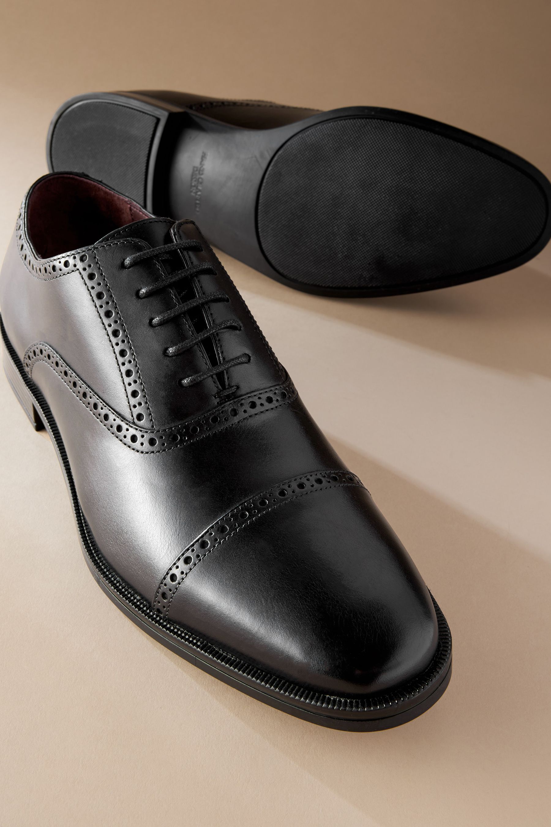 Signature men's brogue cap top toe oxford dress shoes