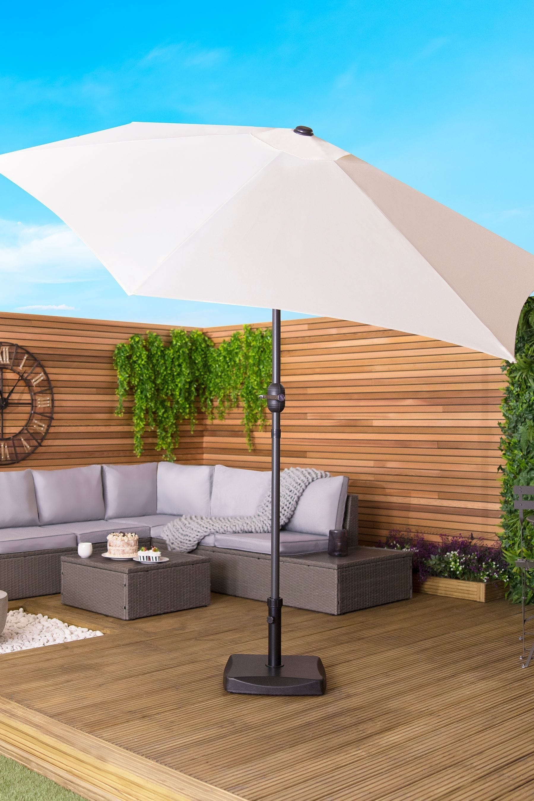 Metal garden store umbrella stand