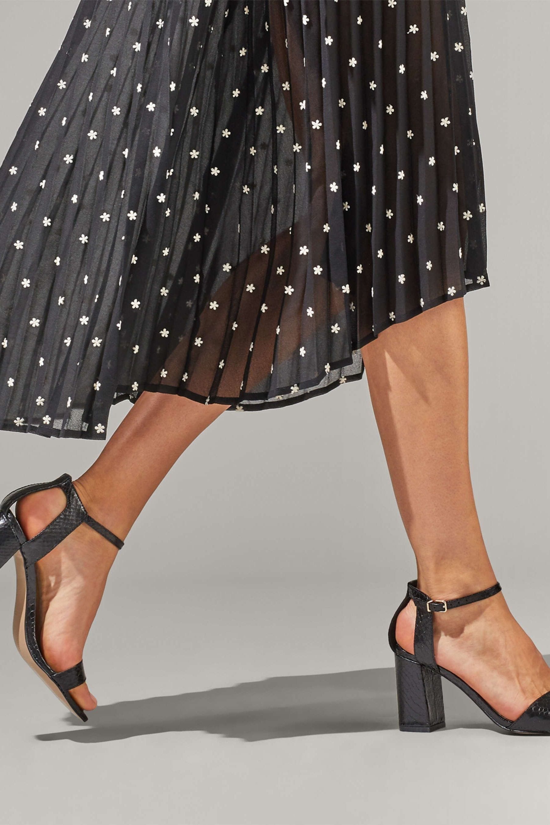 Carvela kiki 2025