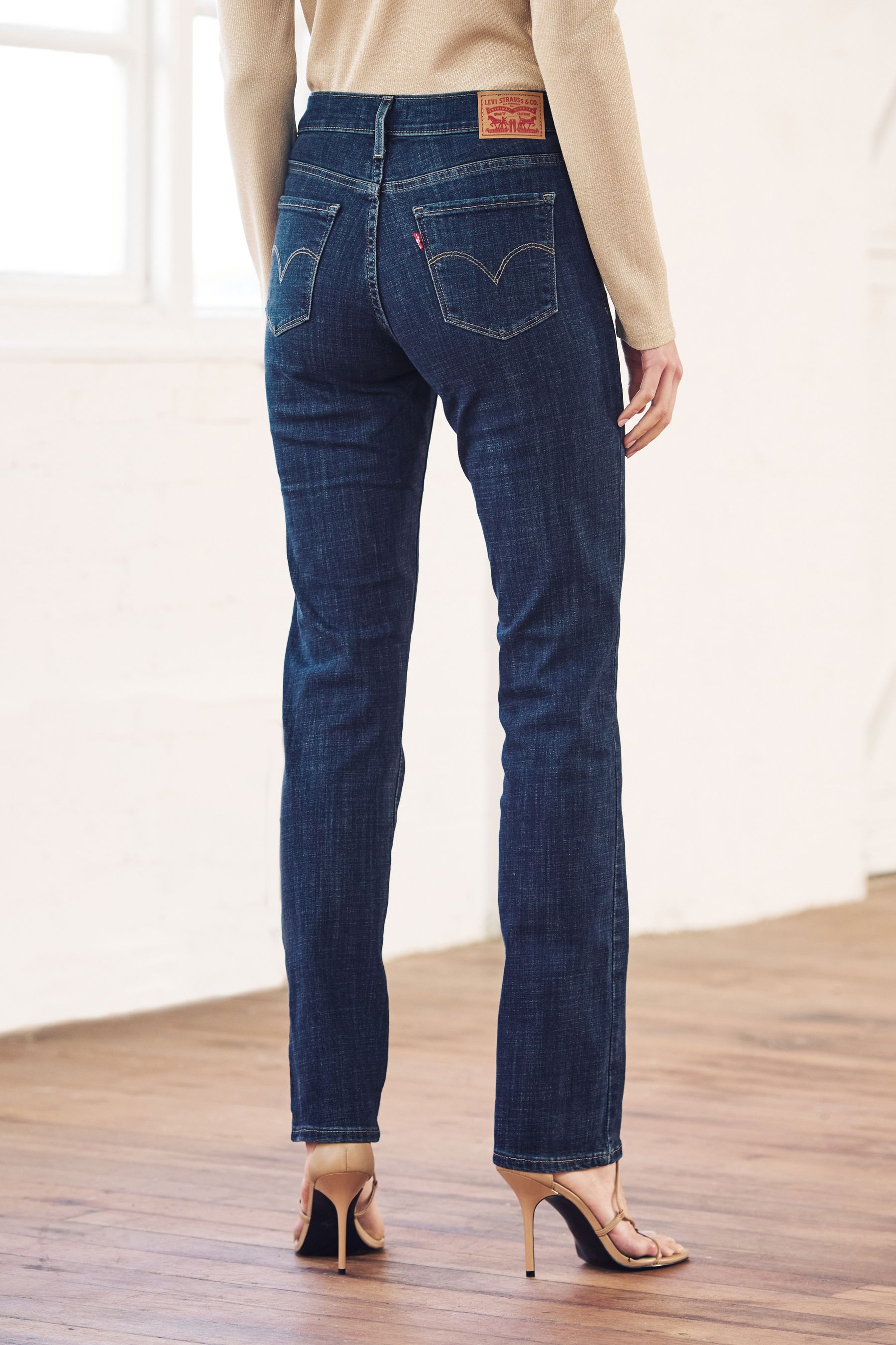 Dark shop horse jeans