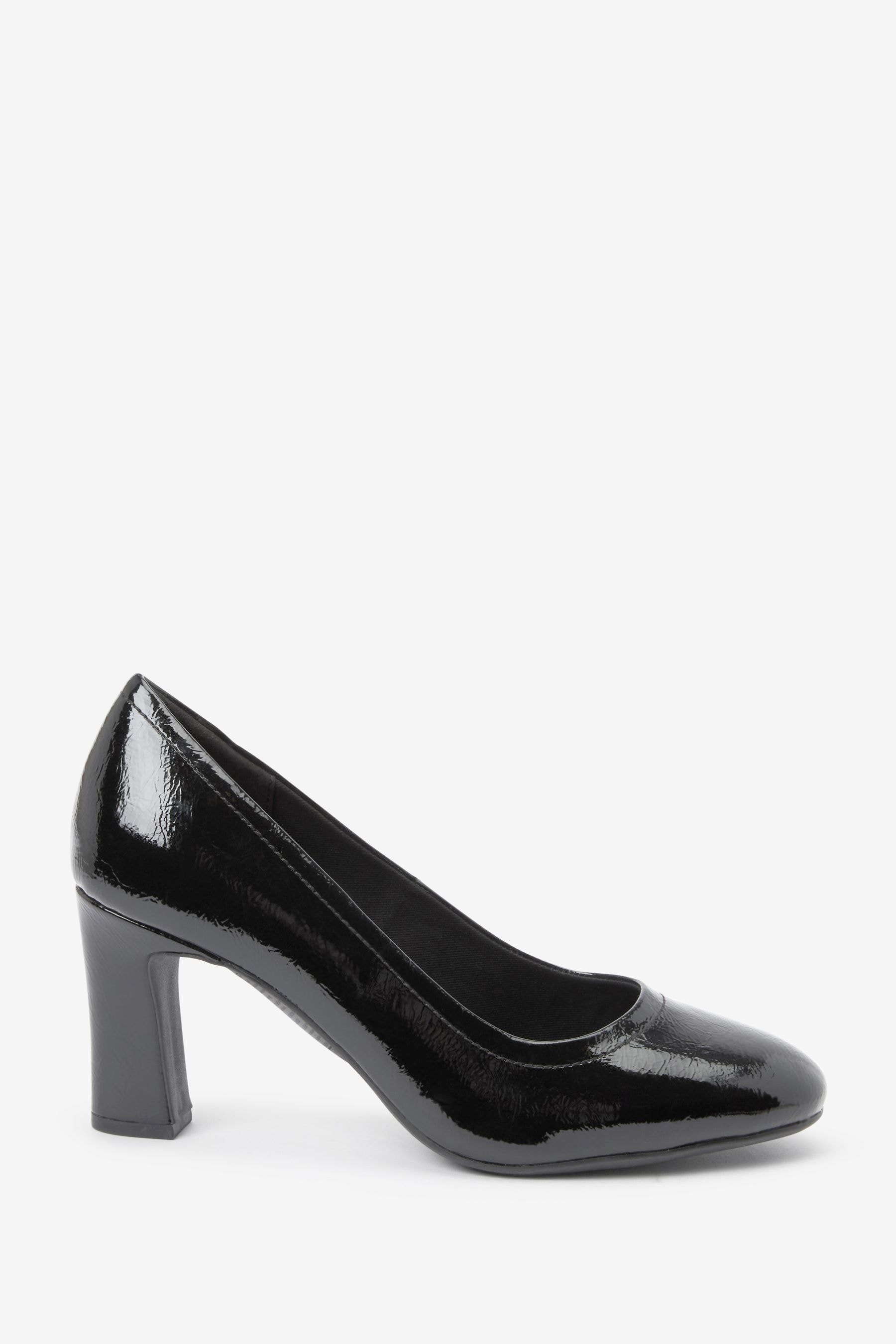 Black round toe sales block heel pumps