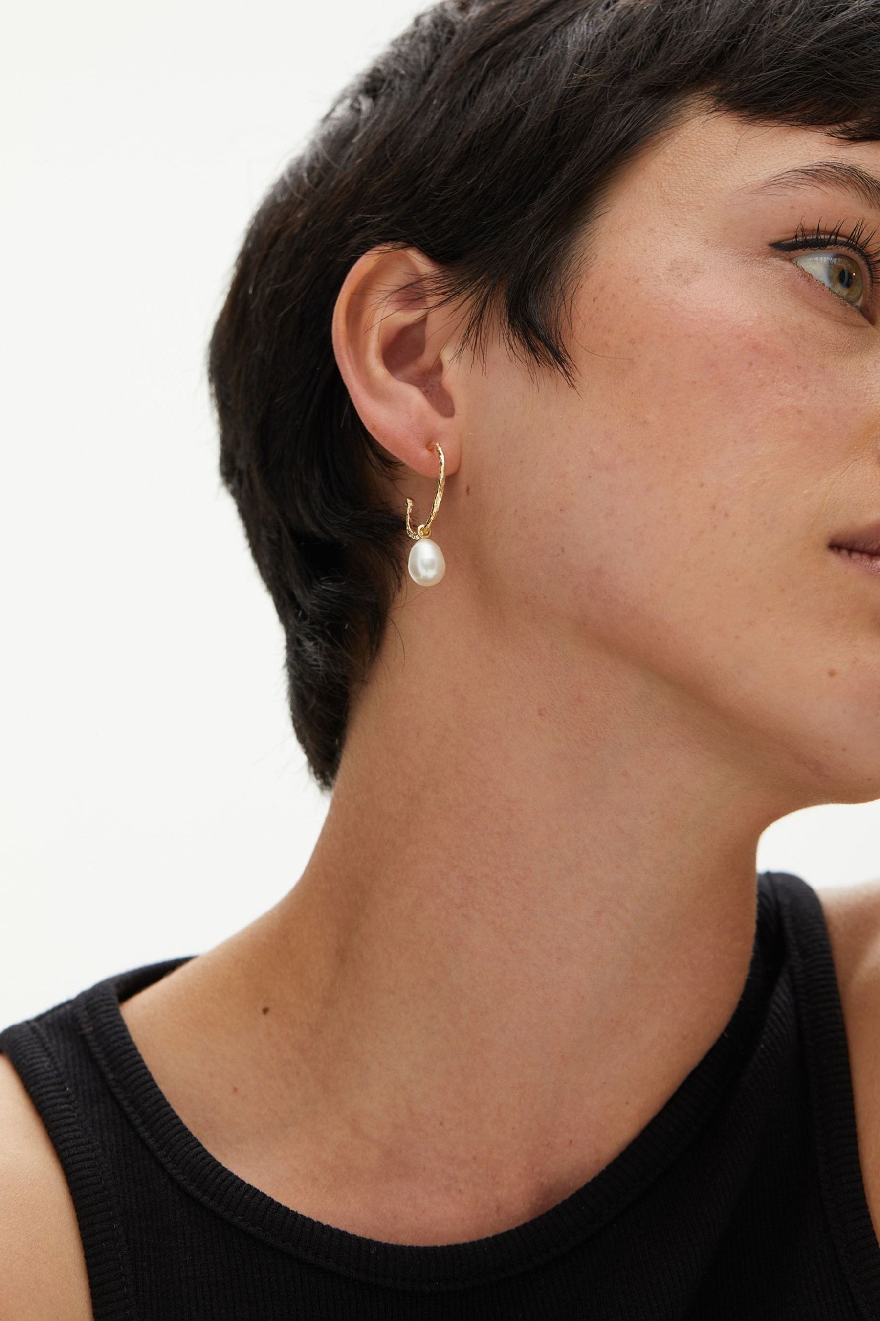Oliver bonas deals pearl earrings