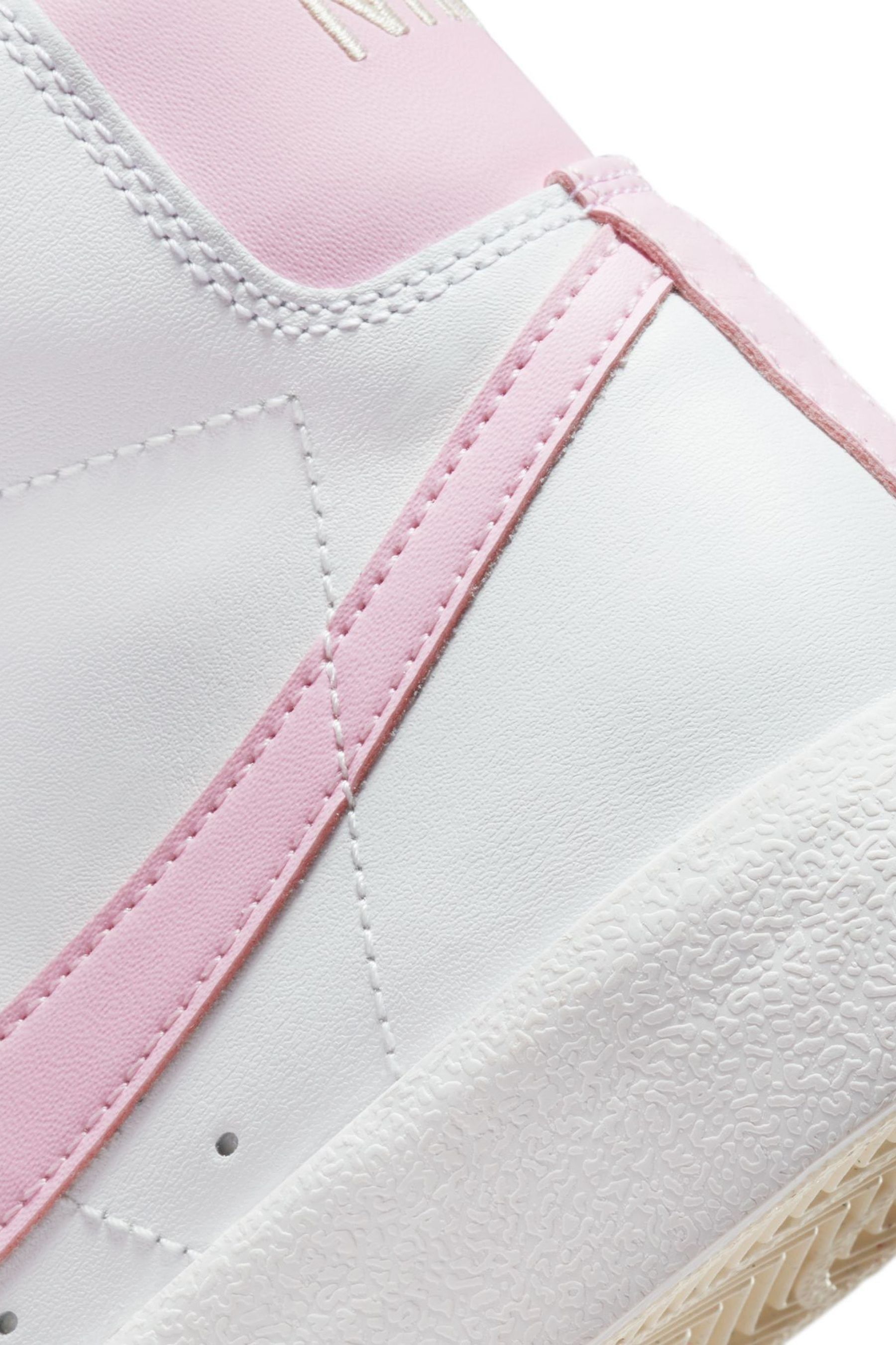Nike blazer trainers in white and pink cheap
