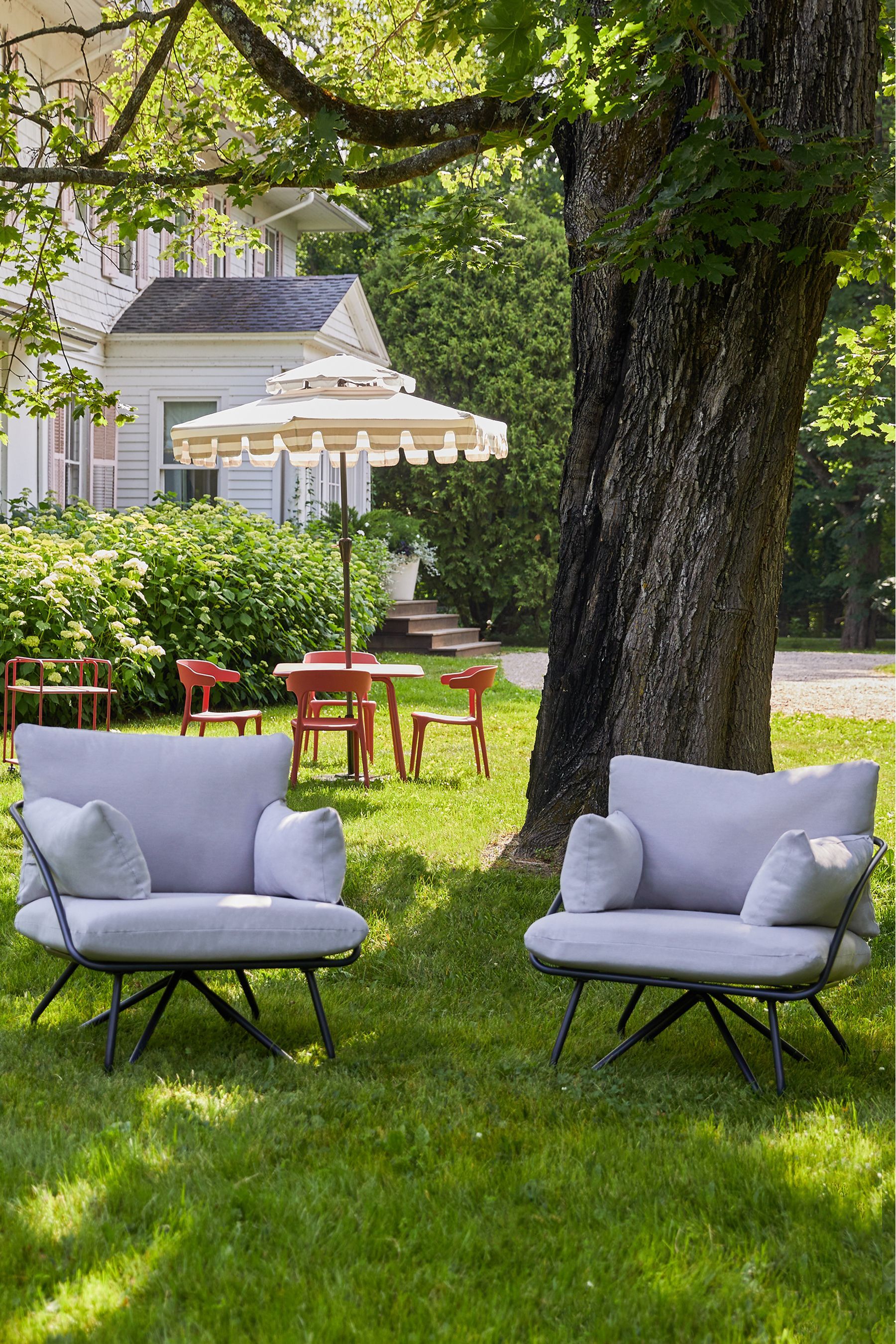 2 outdoor lounge chairs clearance