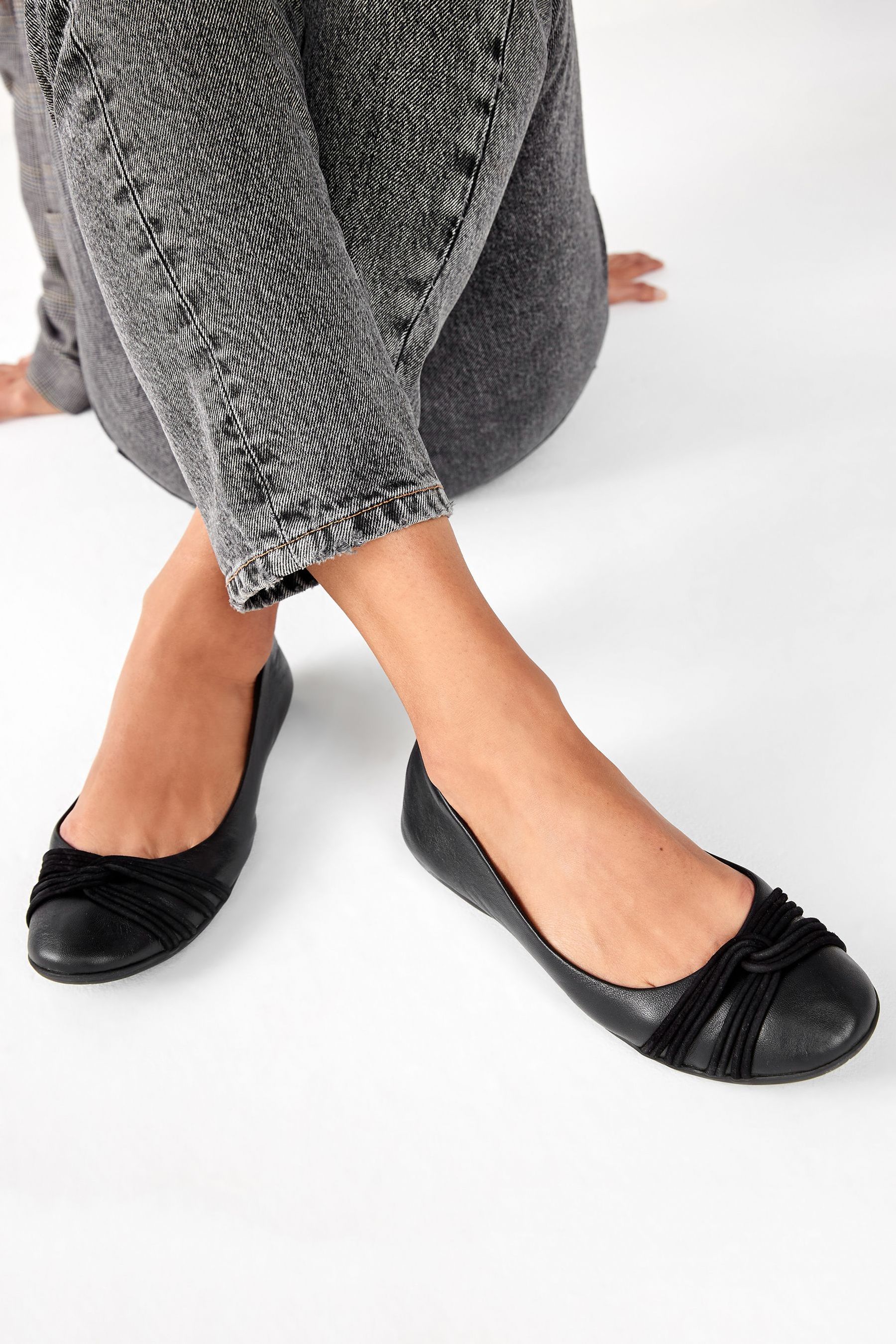 Black ballerina heels clearance