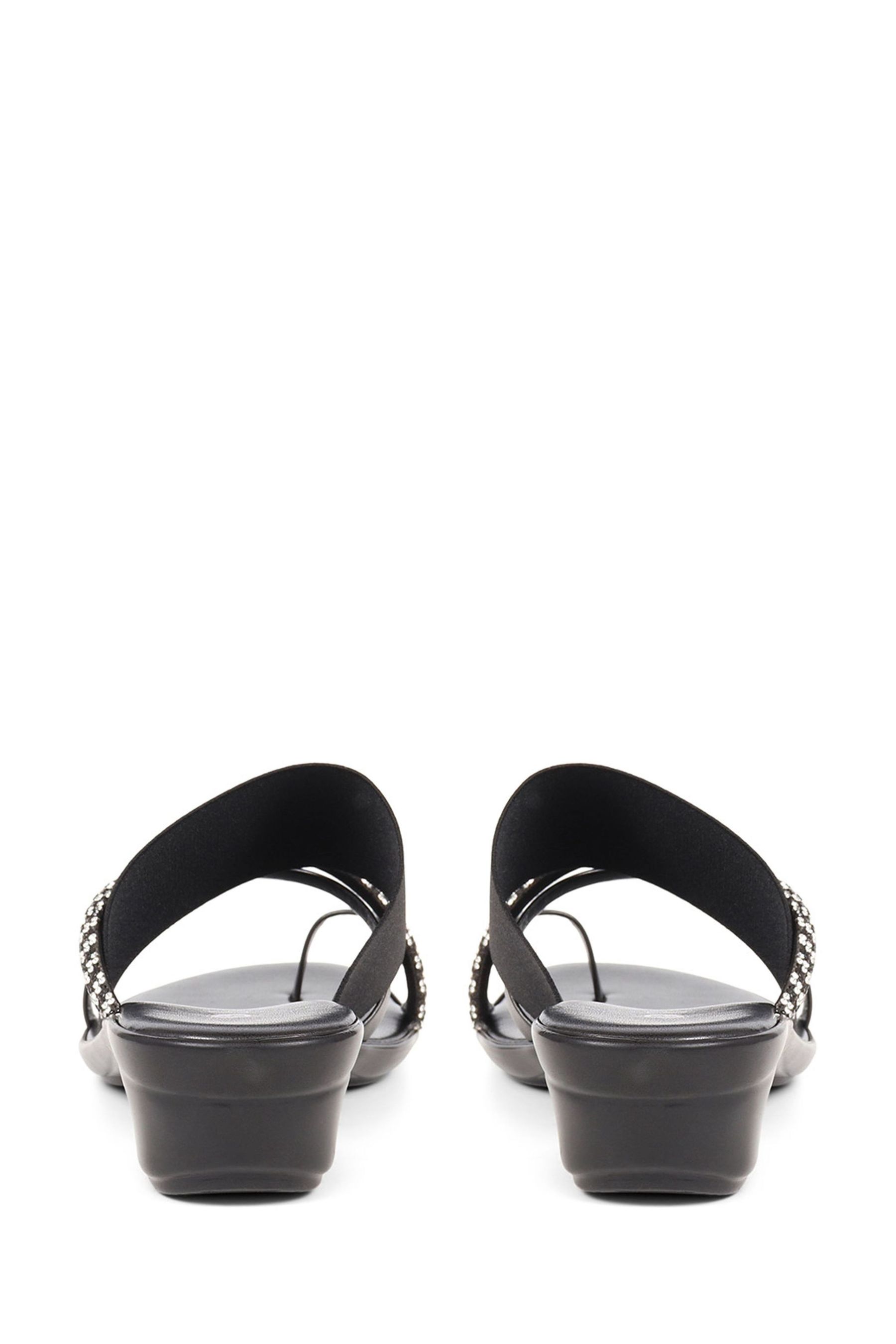Smart black sandals sale