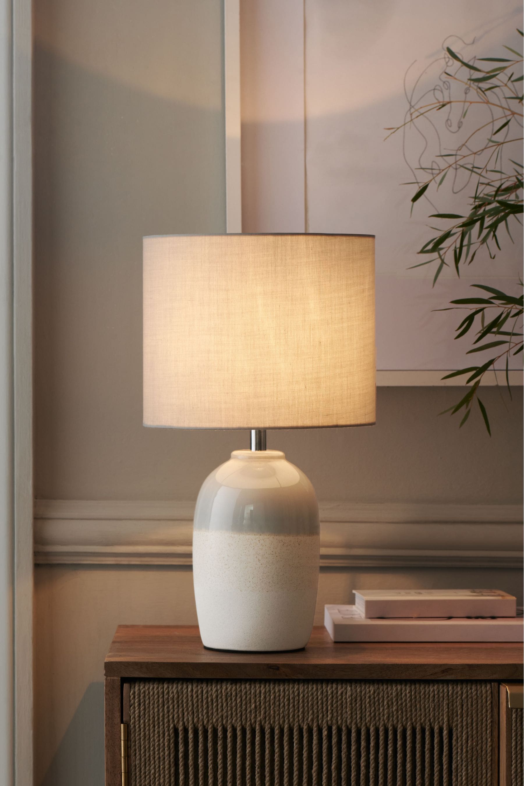 Round ceramic table discount lamp