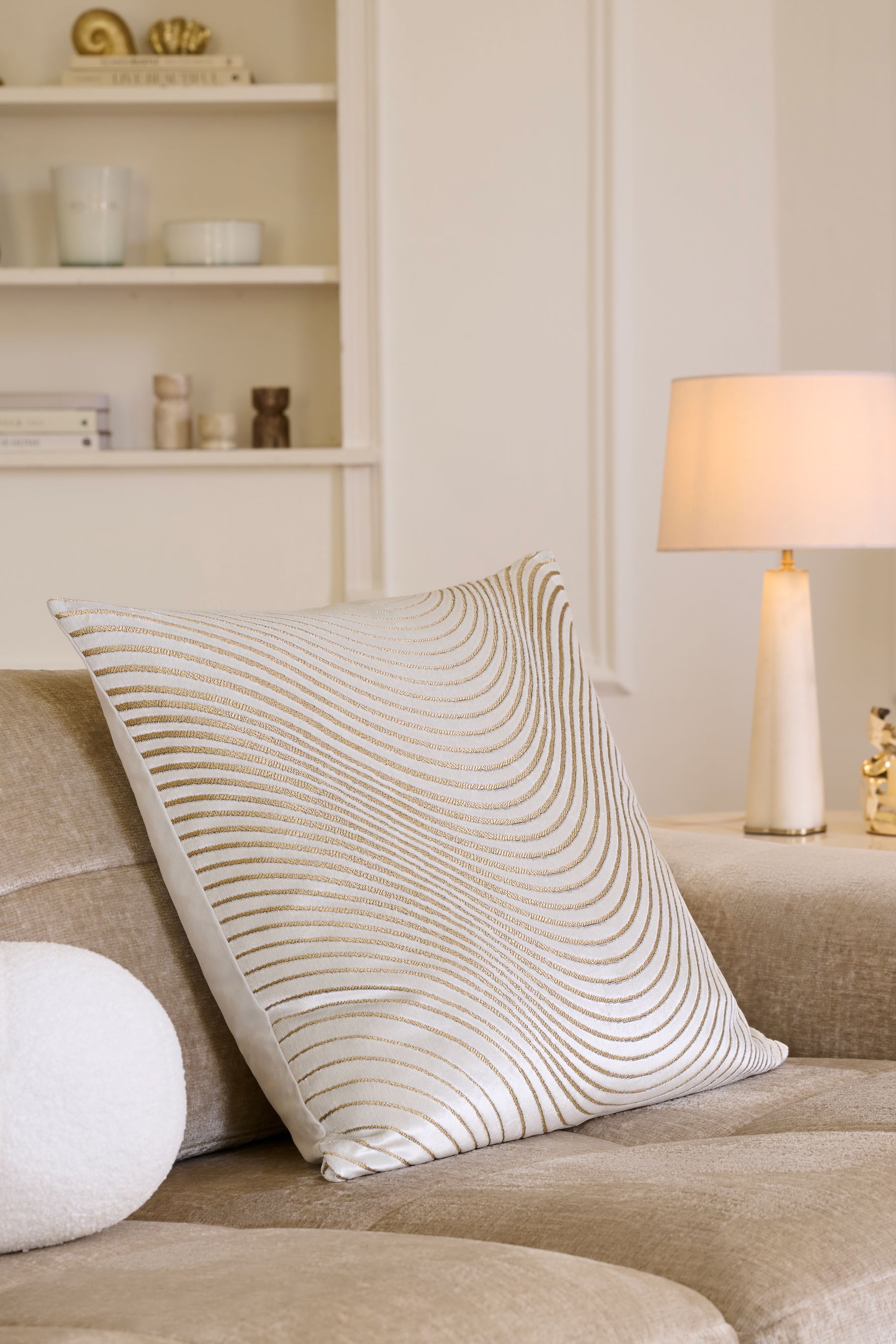 Champagne top gold cushions