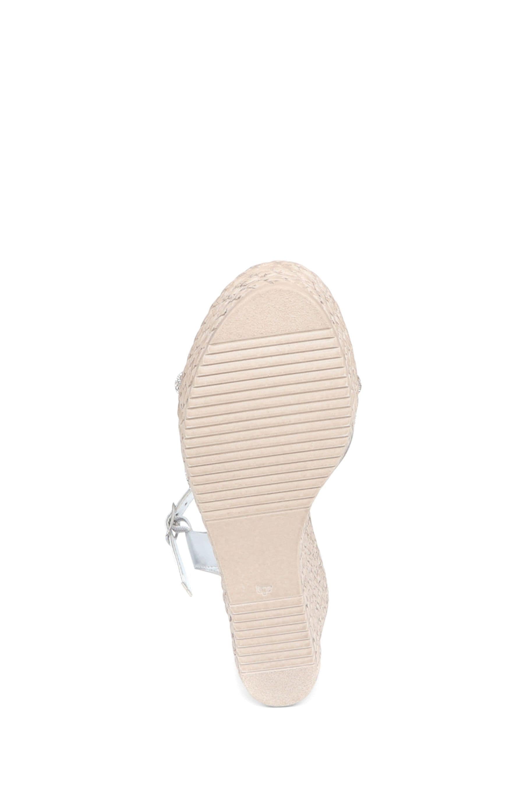 Pavers silver 2025 wedge sandals